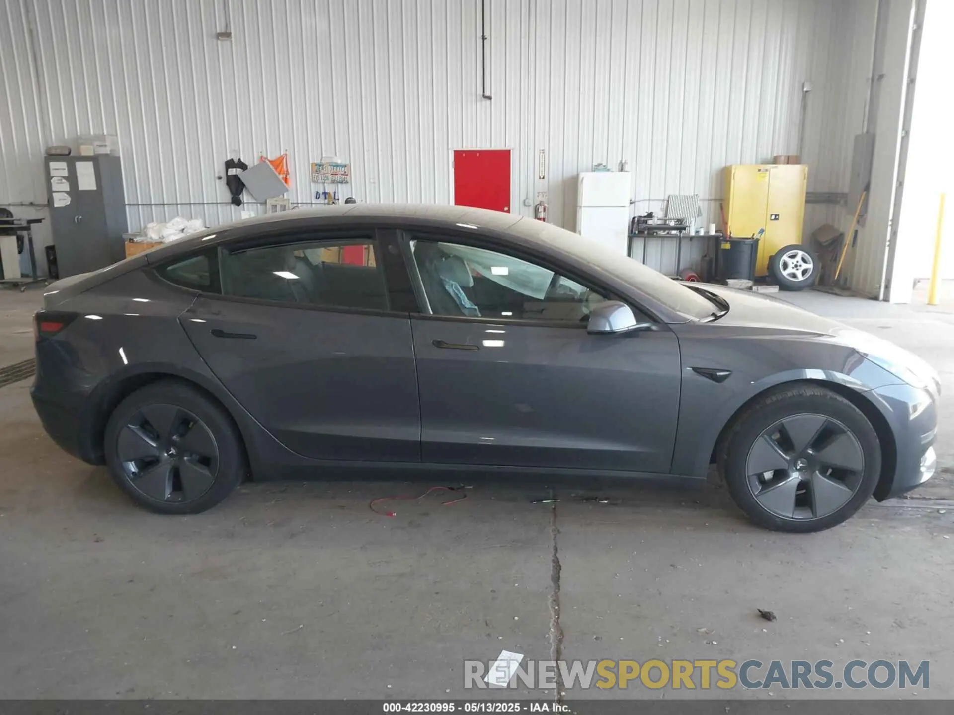 13 fotografías del automóvil dañado 5YJ3E1EB3PF670975 TESLA MODEL 3 2023