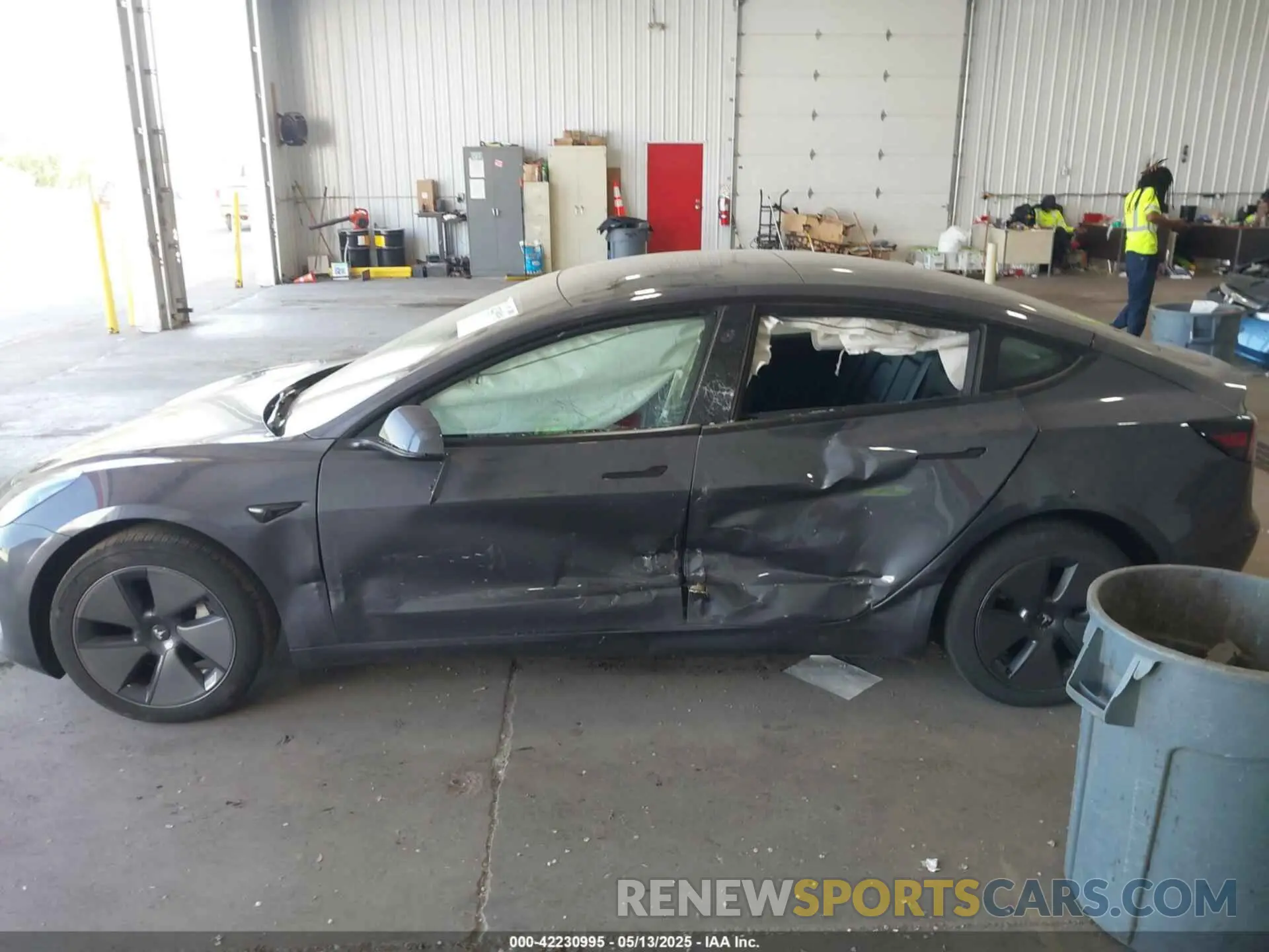 14 fotografías del automóvil dañado 5YJ3E1EB3PF670975 TESLA MODEL 3 2023