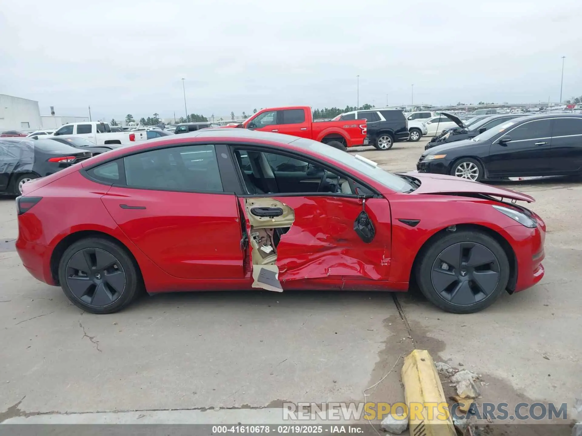 13 fotografías del automóvil dañado 5YJ3E1EB6PF388801 TESLA MODEL 3 2023