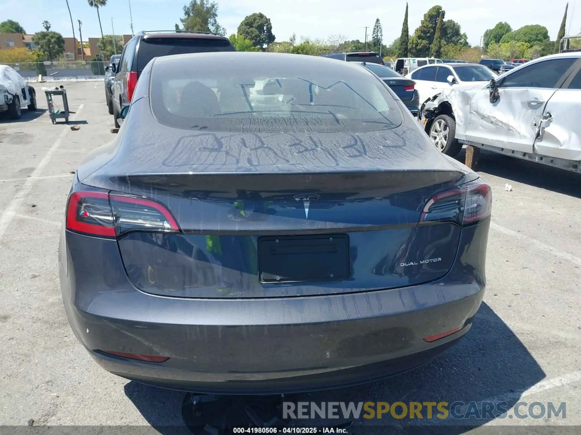 16 fotografías del automóvil dañado 5YJ3E1EB6PF682747 TESLA MODEL 3 2023