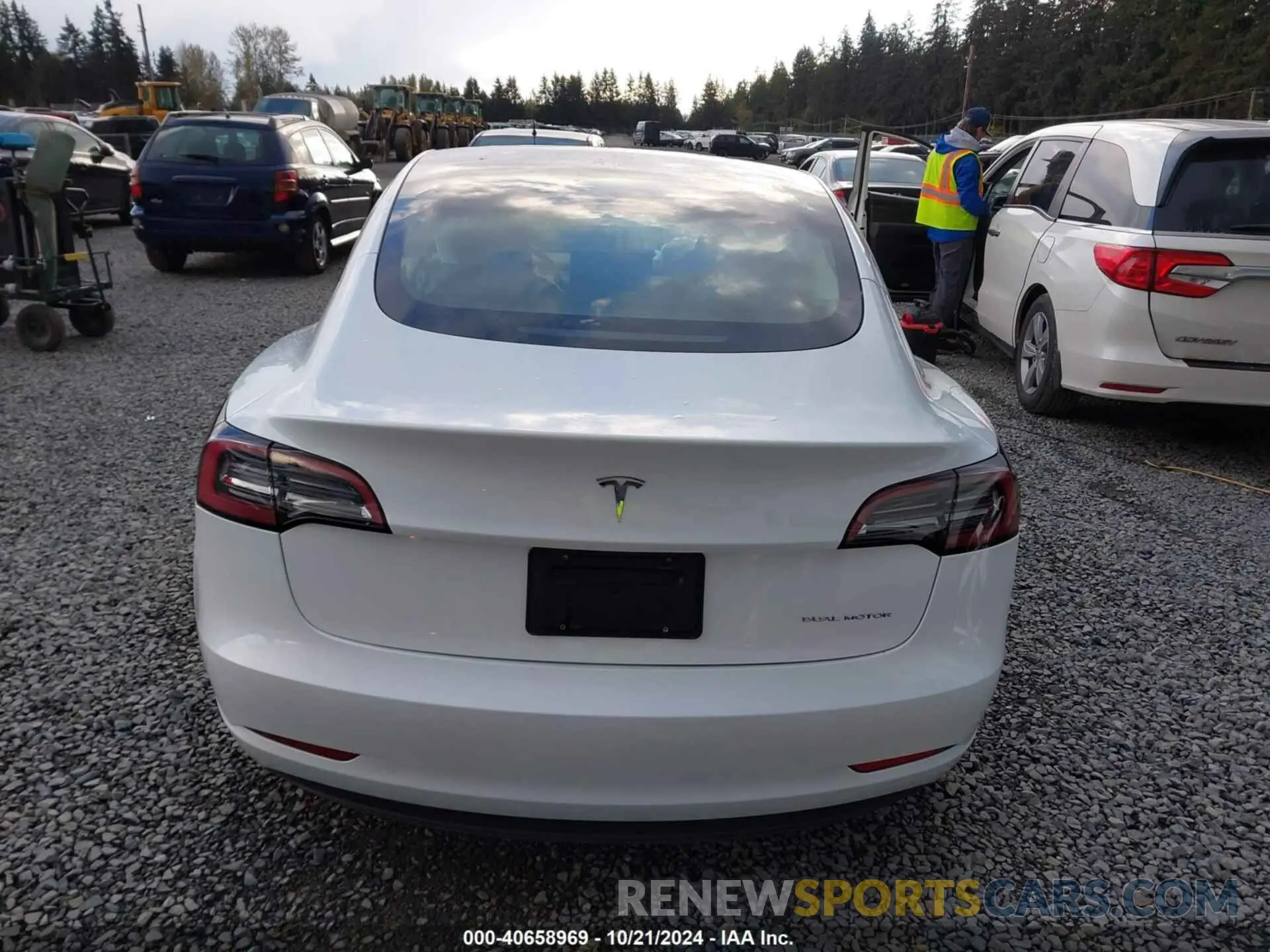 16 fotografías del automóvil dañado 5YJ3E1EB7PF603408 TESLA MODEL 3 2023