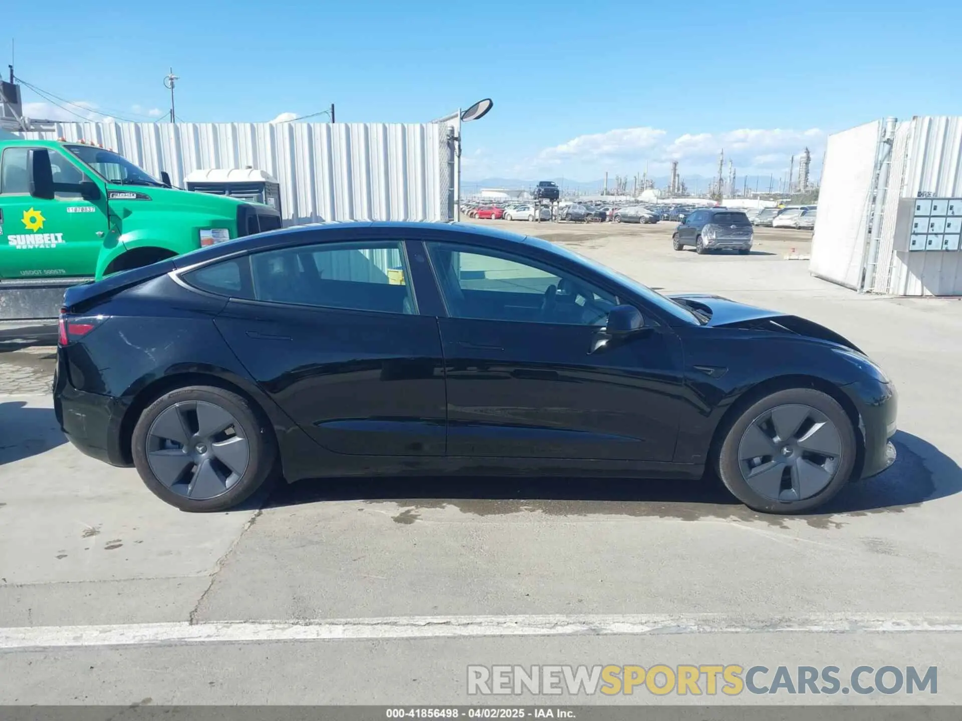 13 fotografías del automóvil dañado 5YJ3E1EB9PF680071 TESLA MODEL 3 2023