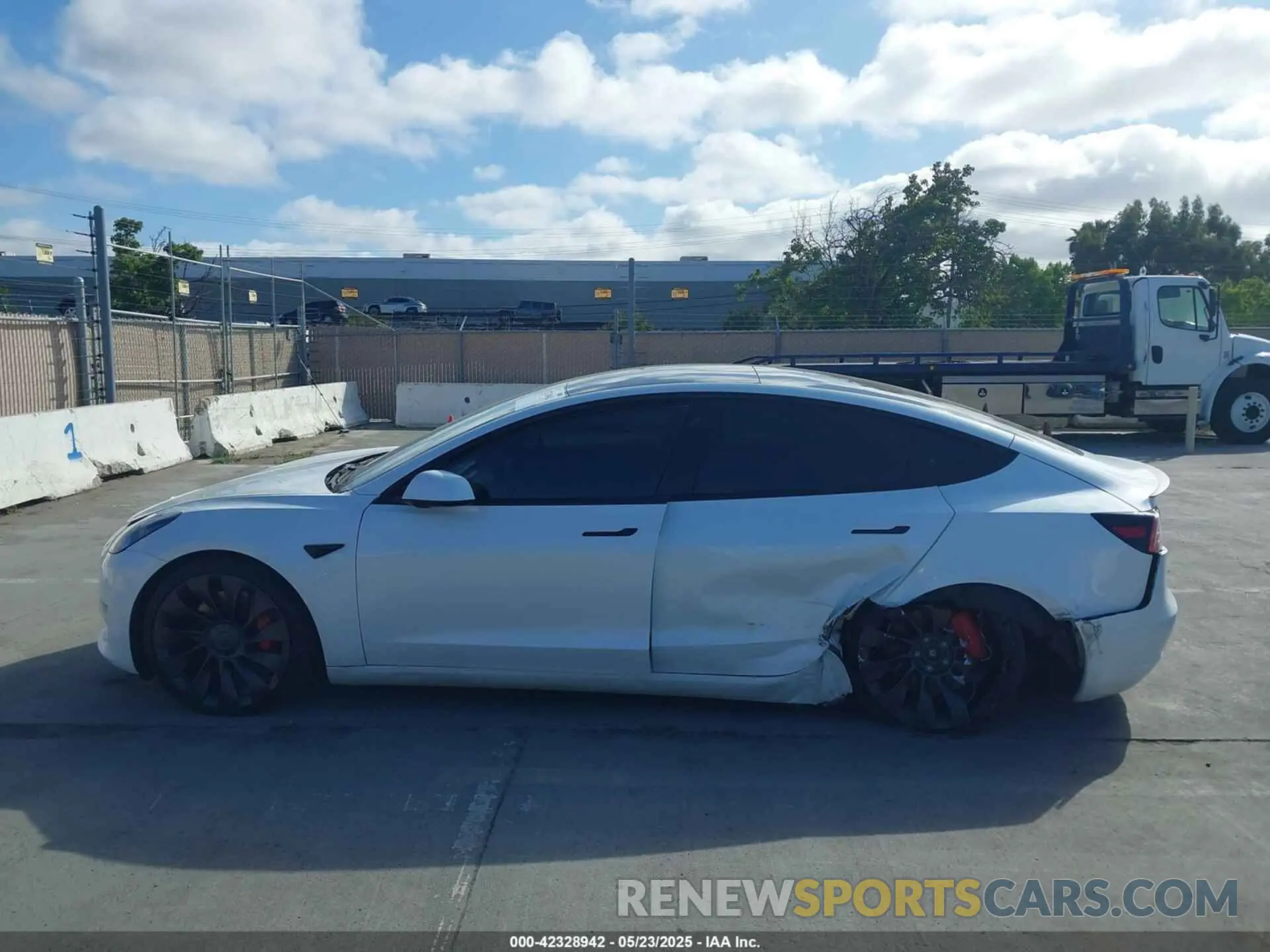 13 fotografías del automóvil dañado 5YJ3E1EC1PF608354 TESLA MODEL 3 2023