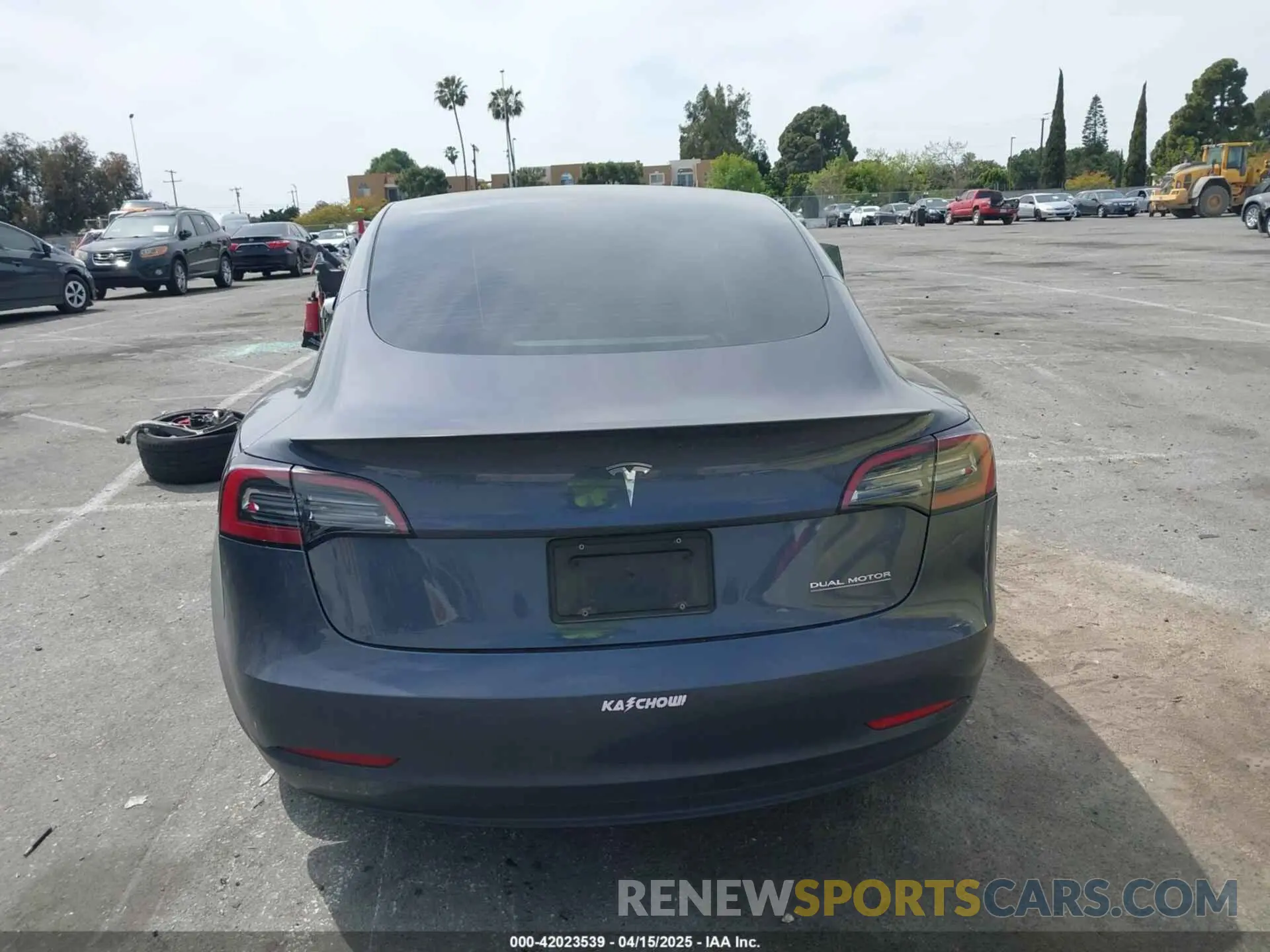 16 fotografías del automóvil dañado 5YJ3E1EC4PF470664 TESLA MODEL 3 2023