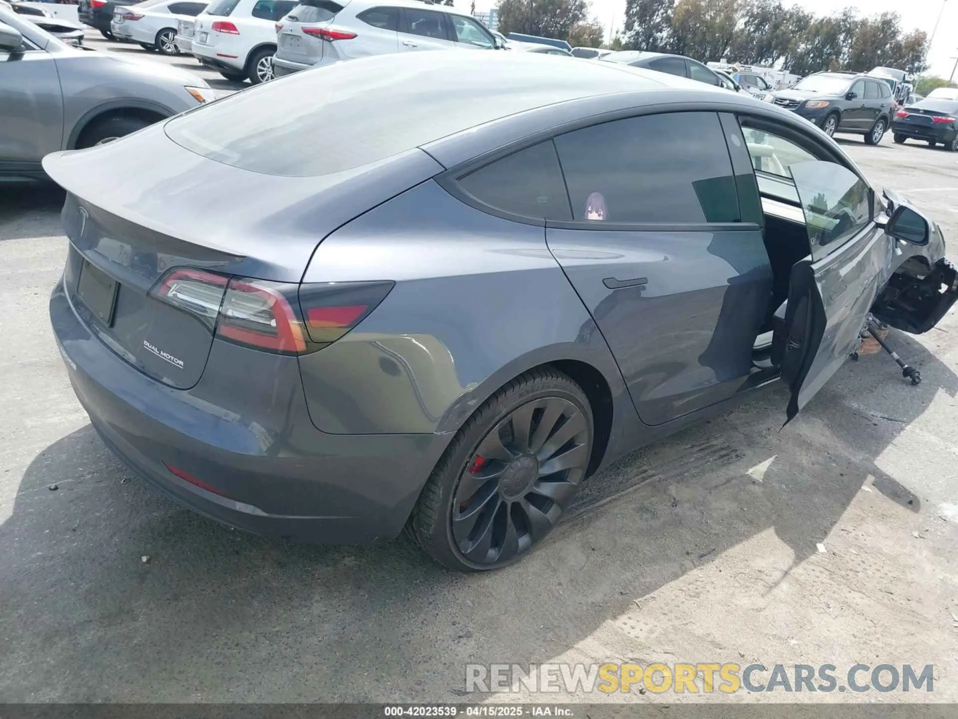 4 fotografías del automóvil dañado 5YJ3E1EC4PF470664 TESLA MODEL 3 2023