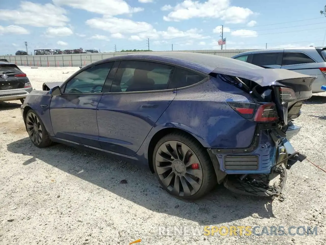 2 fotografías del automóvil dañado 5YJ3E1EC4PF558646 TESLA MODEL 3 2023