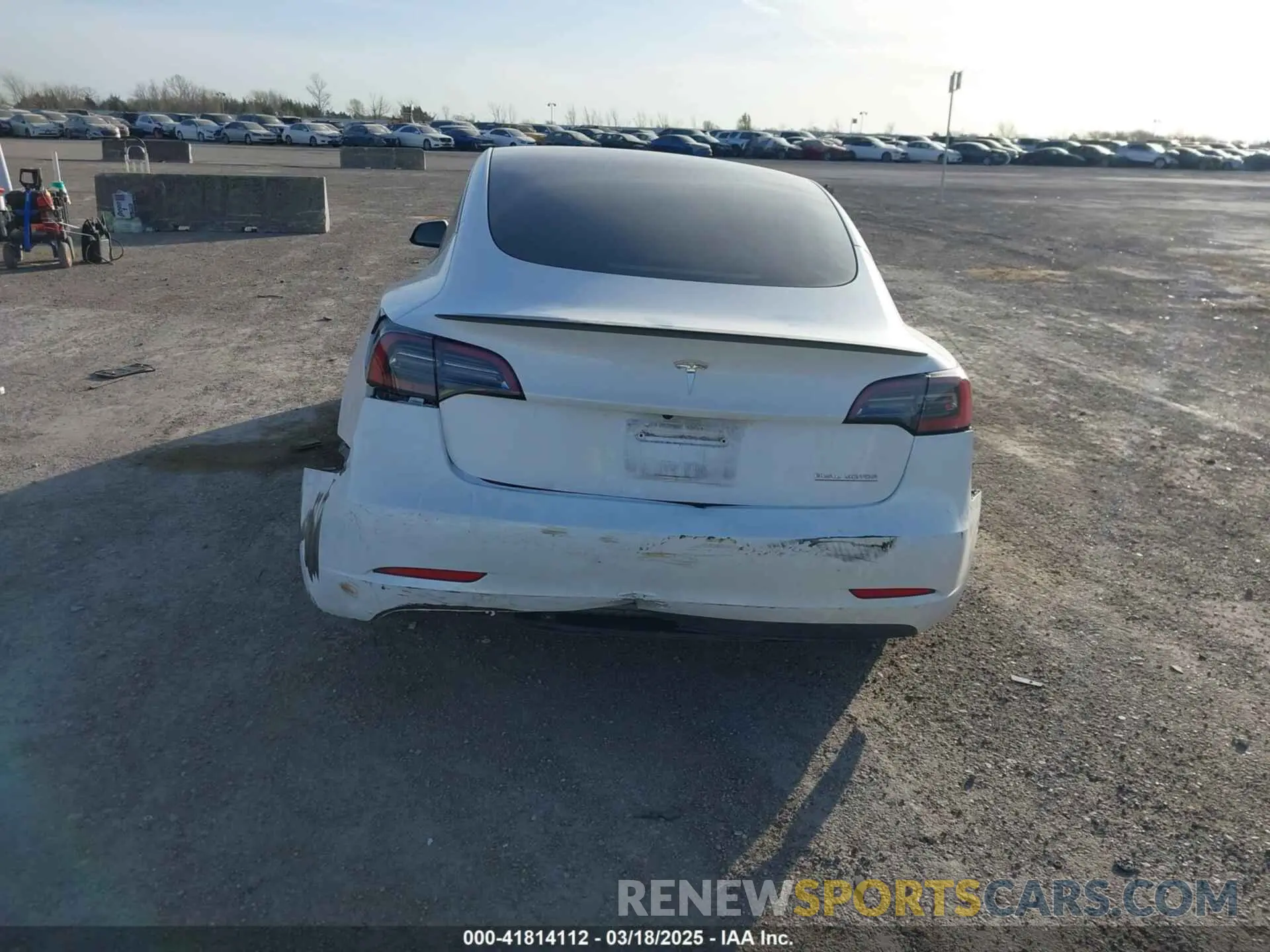 16 fotografías del automóvil dañado 5YJ3E1EC5PF689620 TESLA MODEL 3 2023