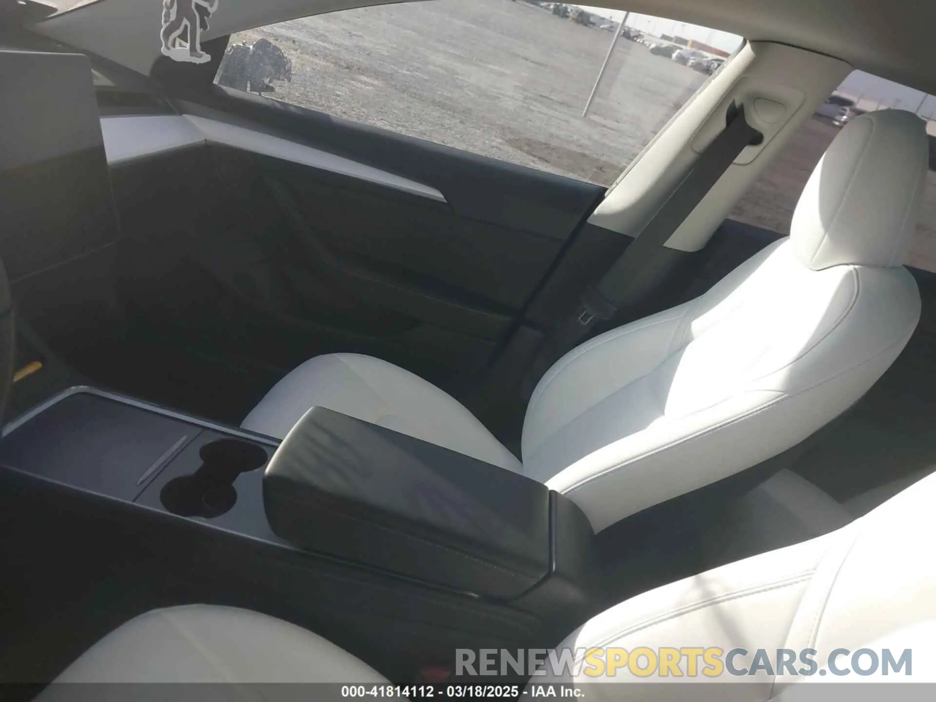 17 fotografías del automóvil dañado 5YJ3E1EC5PF689620 TESLA MODEL 3 2023