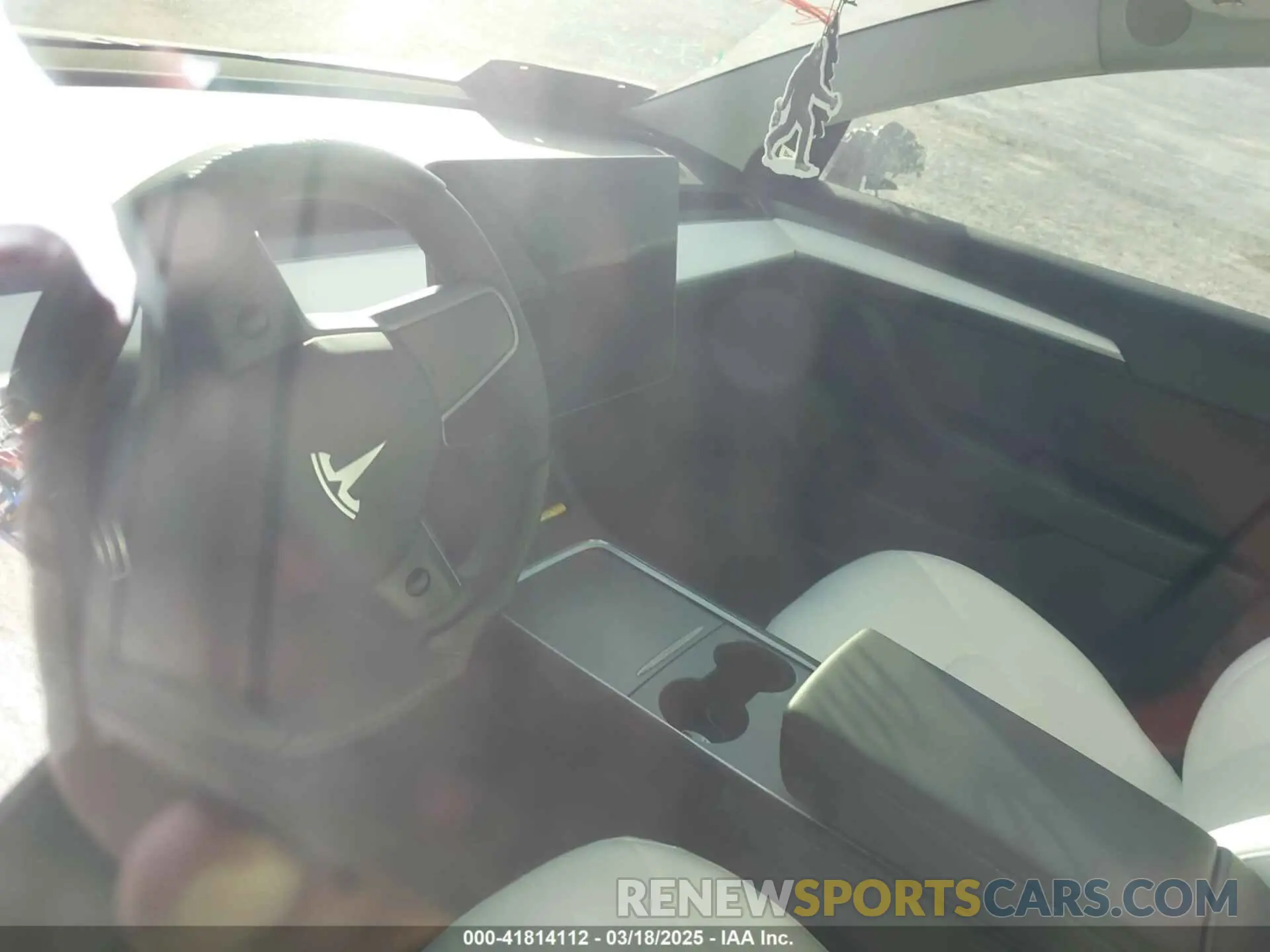 18 fotografías del automóvil dañado 5YJ3E1EC5PF689620 TESLA MODEL 3 2023