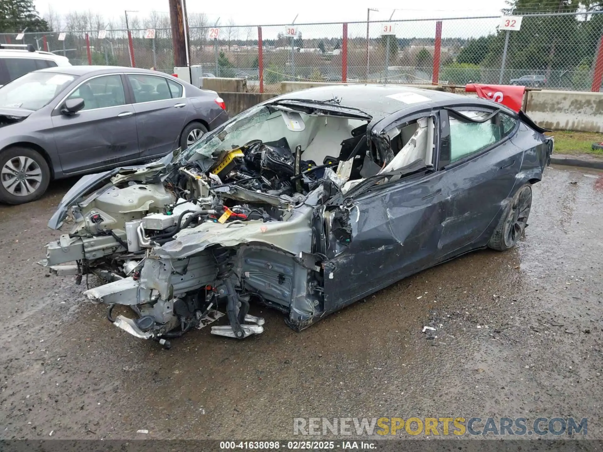 2 fotografías del automóvil dañado 5YJ3E1EC7PF465815 TESLA MODEL 3 2023