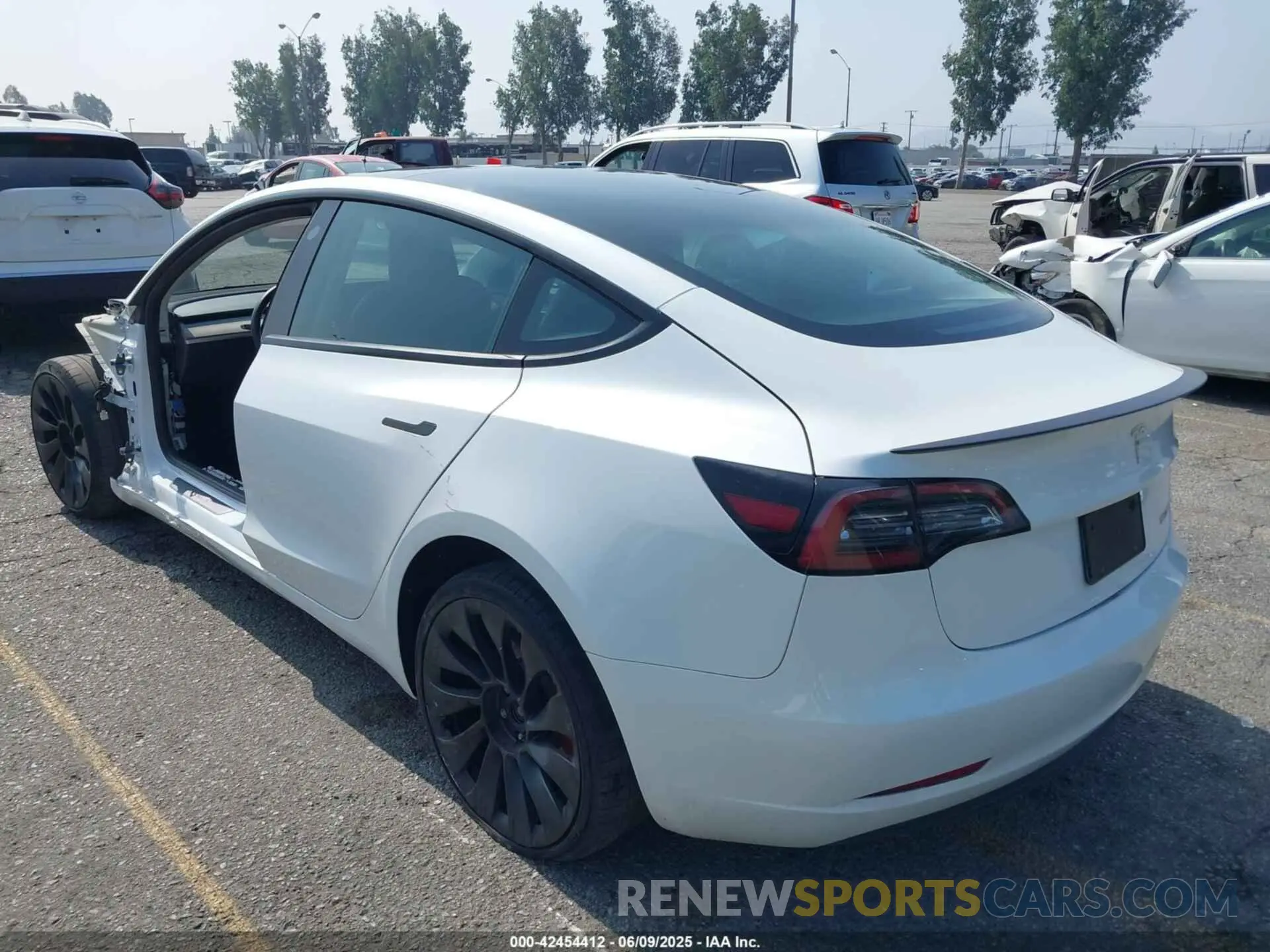3 fotografías del automóvil dañado 5YJ3E1EC8PF504525 TESLA MODEL 3 2023