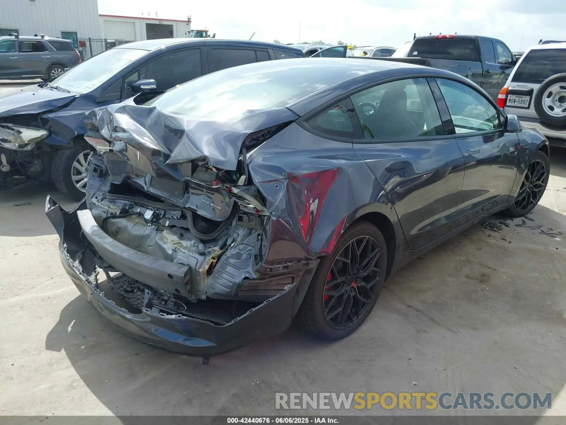 4 fotografías del automóvil dañado 5YJ3E1EC9PF517784 TESLA MODEL 3 2023