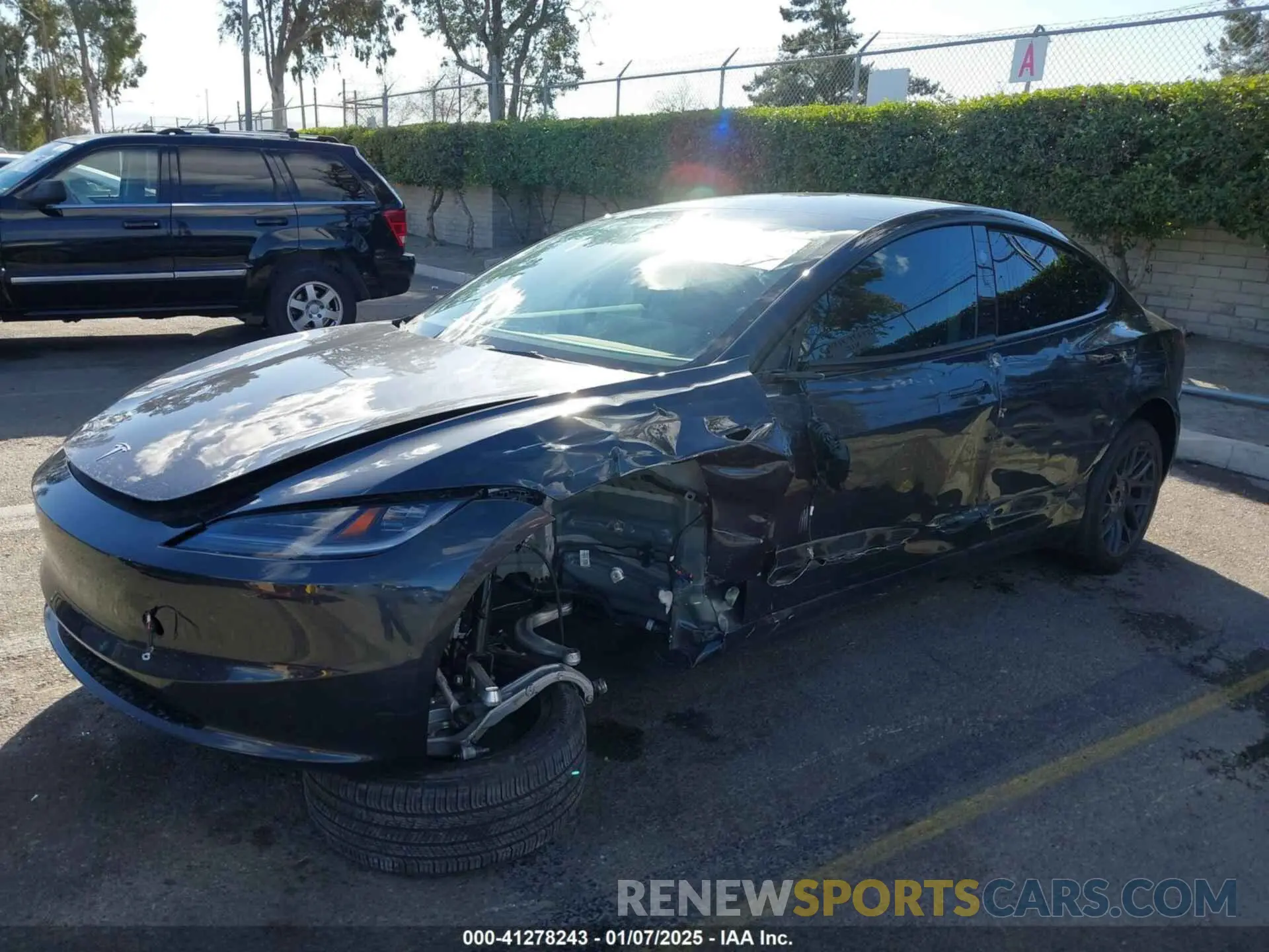 2 fotografías del automóvil dañado 5YJ3E1EA0RF718703 TESLA MODEL 3 2024