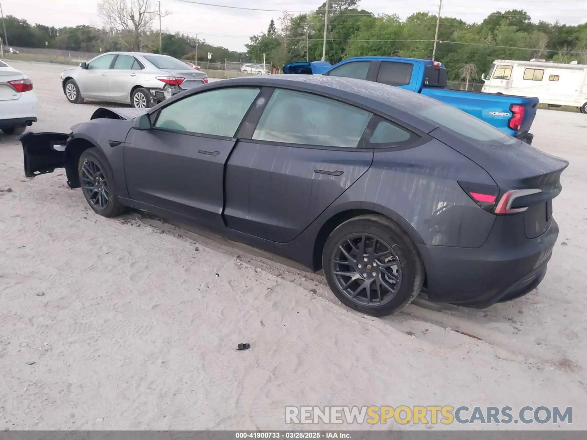 3 fotografías del automóvil dañado 5YJ3E1EA0RF748588 TESLA MODEL 3 2024