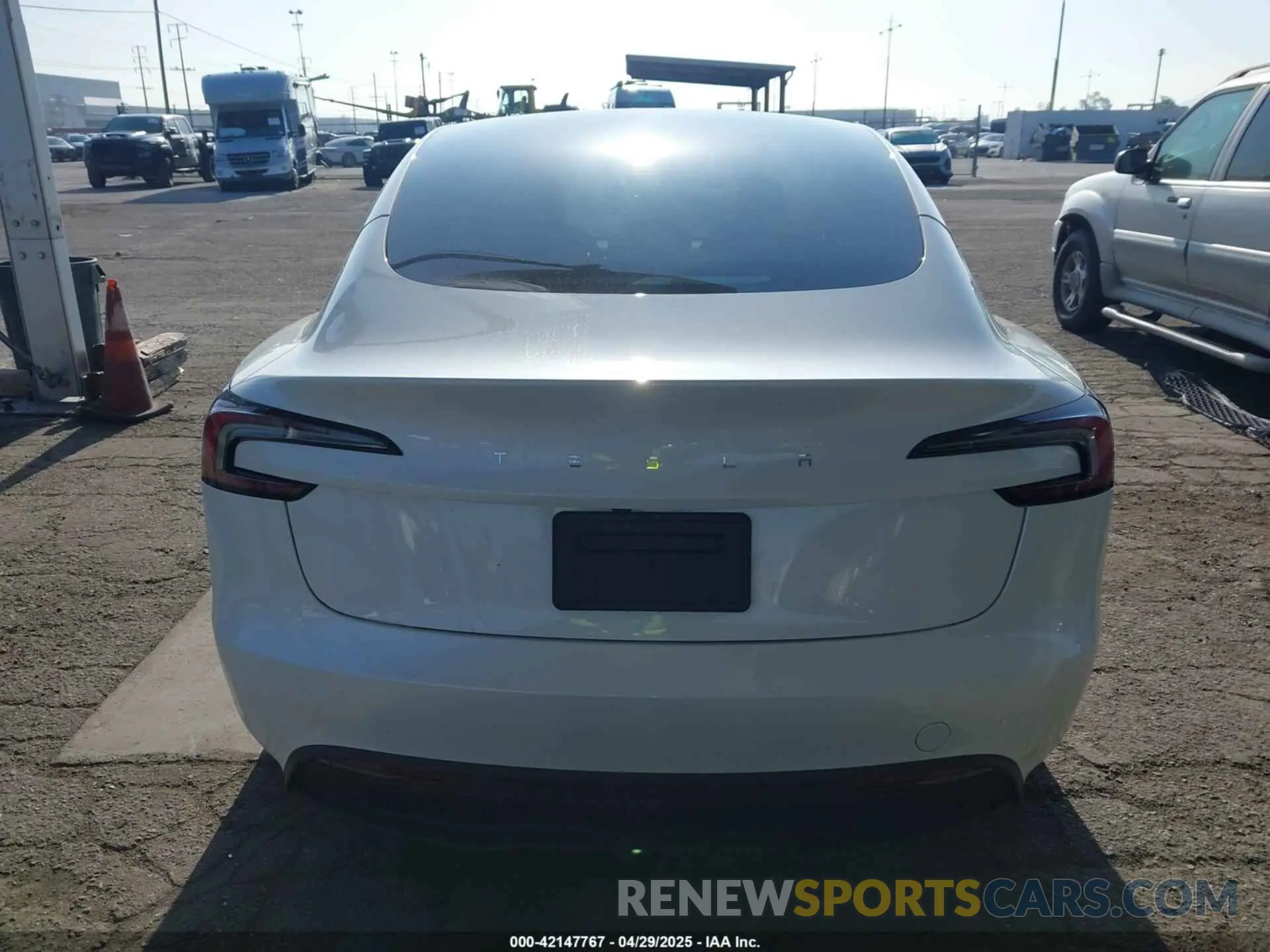 16 fotografías del automóvil dañado 5YJ3E1EA0RF752172 TESLA MODEL 3 2024