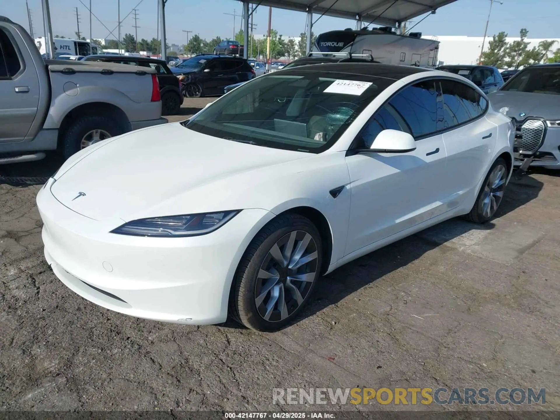 2 fotografías del automóvil dañado 5YJ3E1EA0RF752172 TESLA MODEL 3 2024