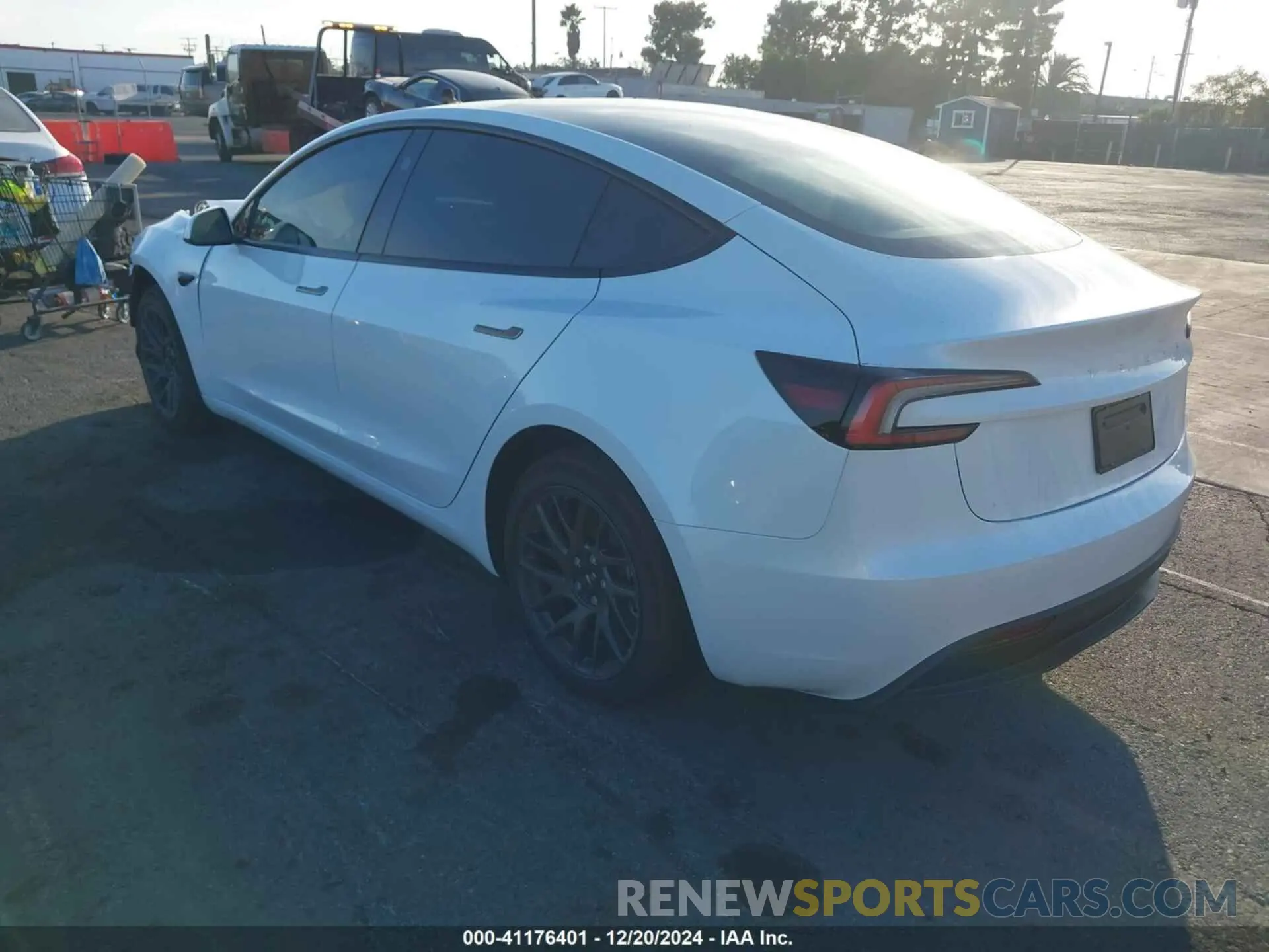 3 fotografías del automóvil dañado 5YJ3E1EA0RF826237 TESLA MODEL 3 2024