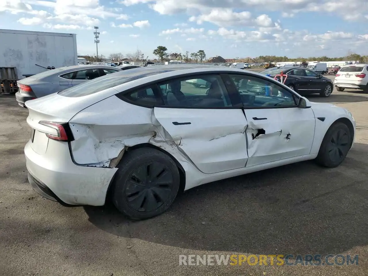 3 fotografías del automóvil dañado 5YJ3E1EA2RF733011 TESLA MODEL 3 2024