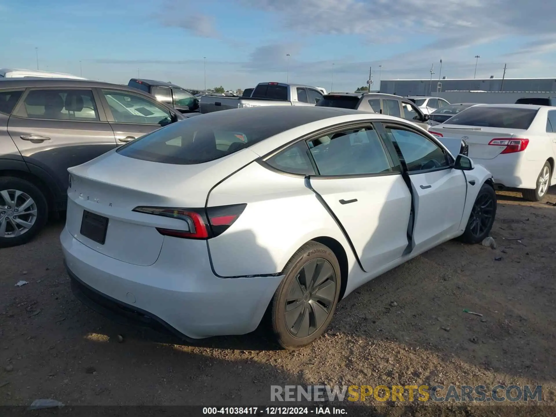 4 fotografías del automóvil dañado 5YJ3E1EA2RF747460 TESLA MODEL 3 2024