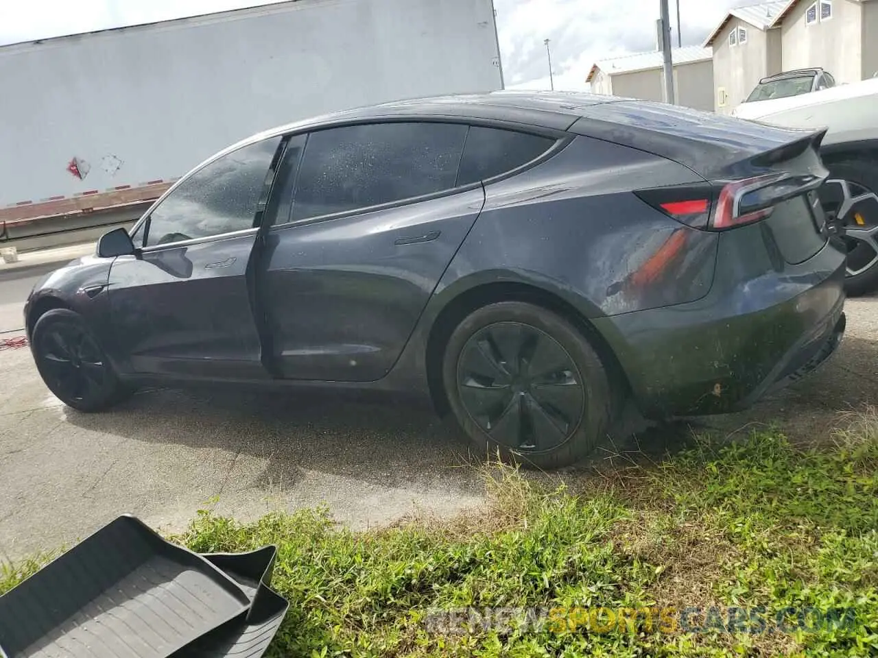 2 fotografías del automóvil dañado 5YJ3E1EA2RF756126 TESLA MODEL 3 2024