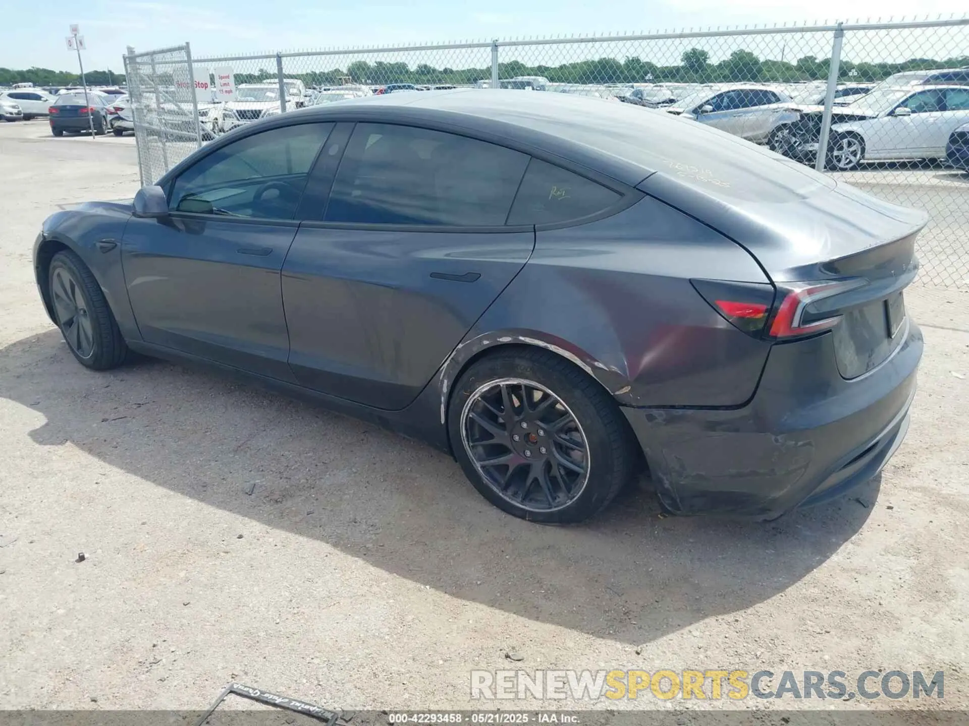 3 fotografías del automóvil dañado 5YJ3E1EA2RF761519 TESLA MODEL 3 2024