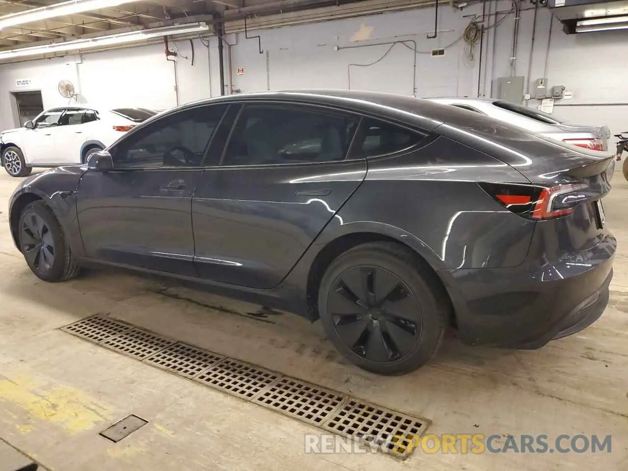 2 fotografías del automóvil dañado 5YJ3E1EA2RF860728 TESLA MODEL 3 2024