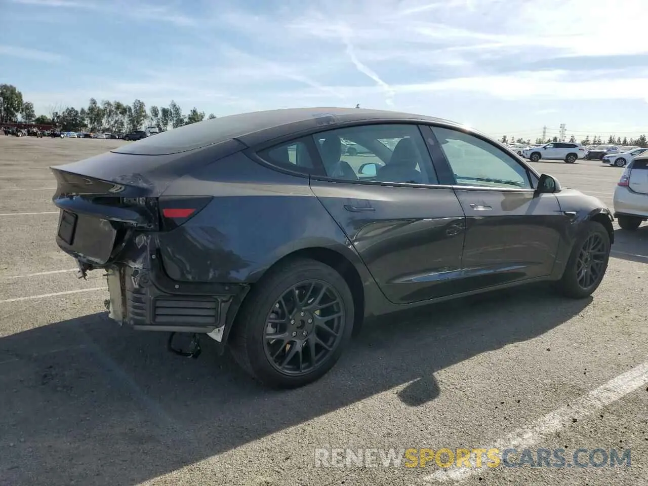 3 fotografías del automóvil dañado 5YJ3E1EA3RF721577 TESLA MODEL 3 2024