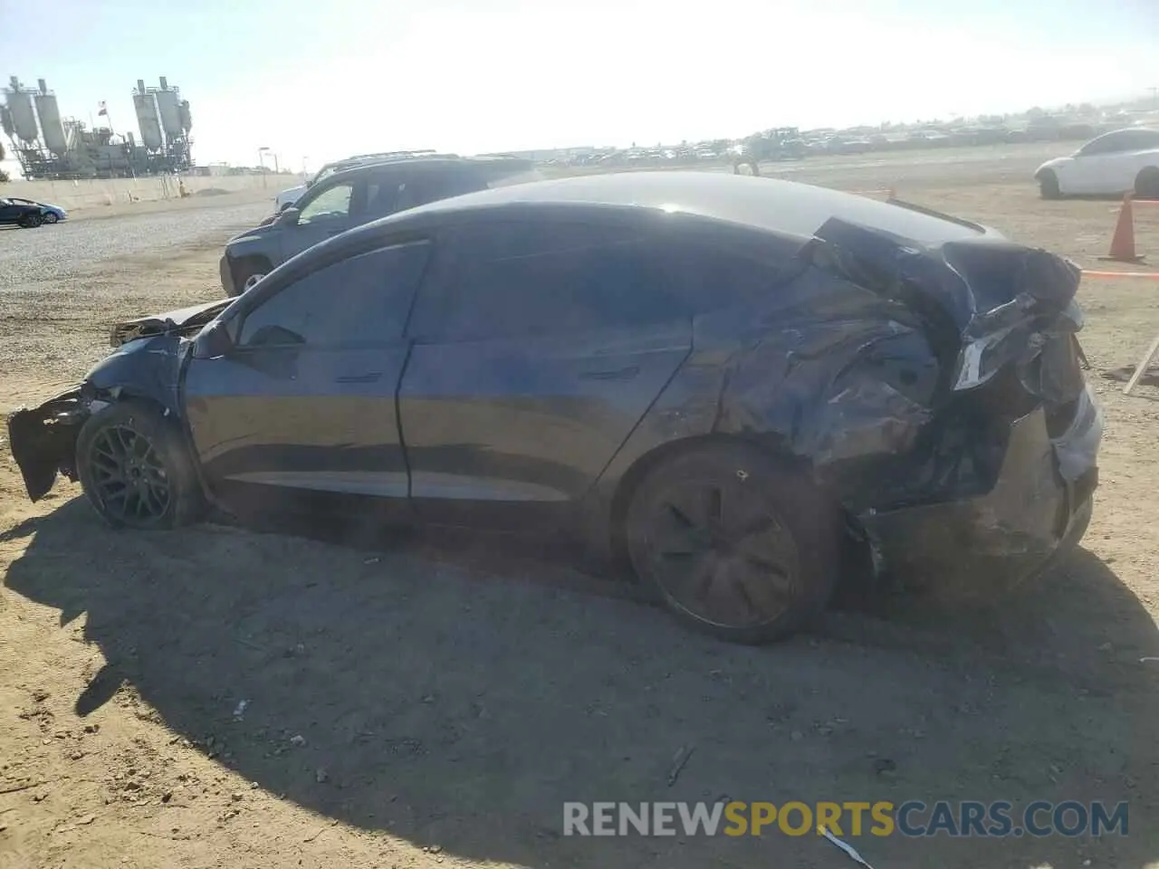 2 fotografías del automóvil dañado 5YJ3E1EA3RF746172 TESLA MODEL 3 2024