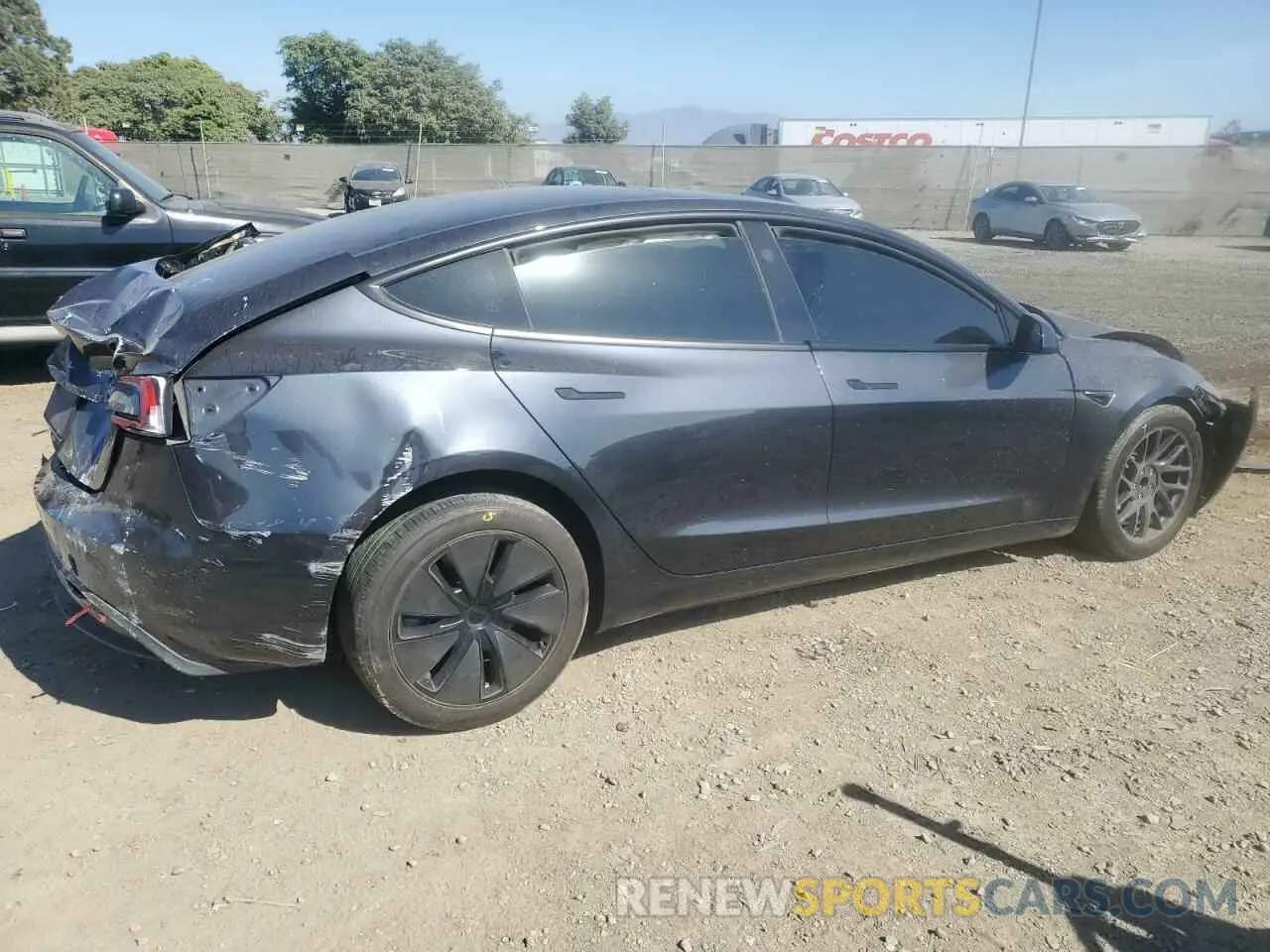 3 fotografías del automóvil dañado 5YJ3E1EA3RF746172 TESLA MODEL 3 2024