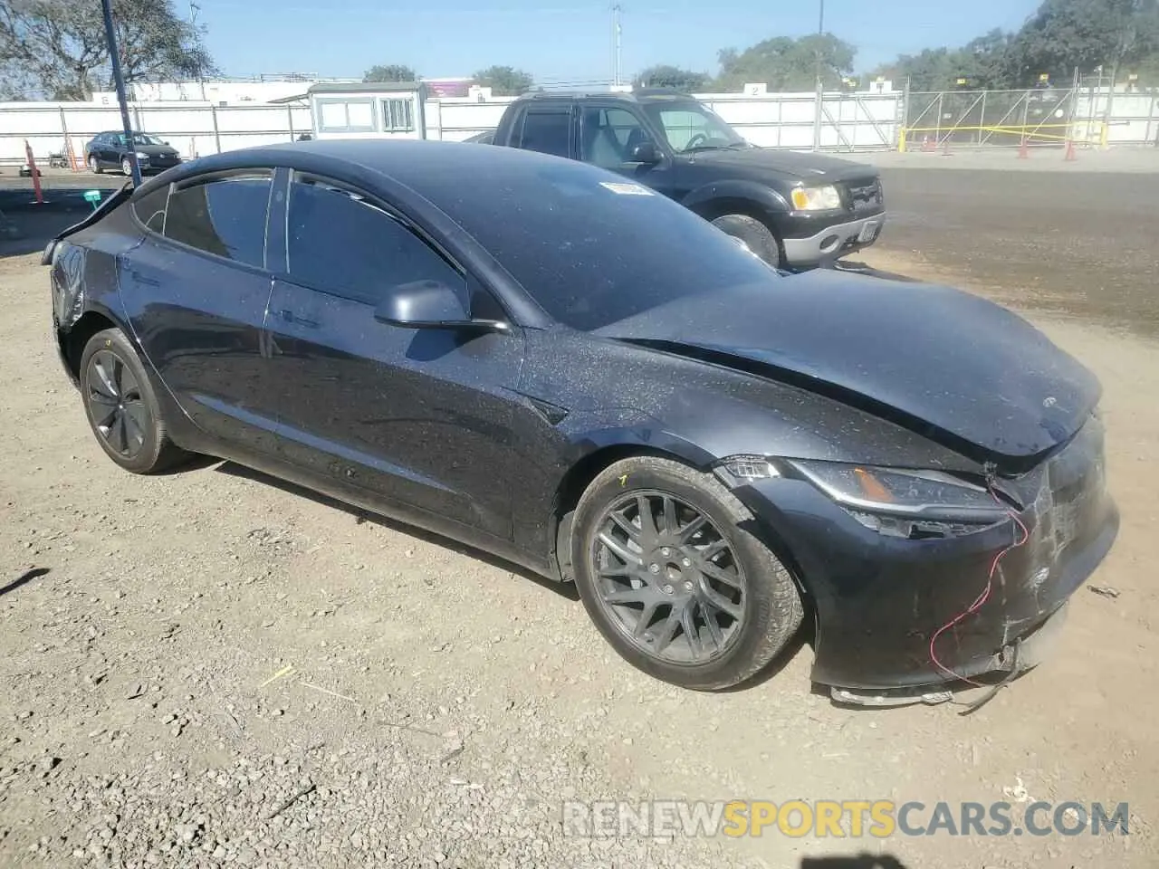 4 fotografías del automóvil dañado 5YJ3E1EA3RF746172 TESLA MODEL 3 2024