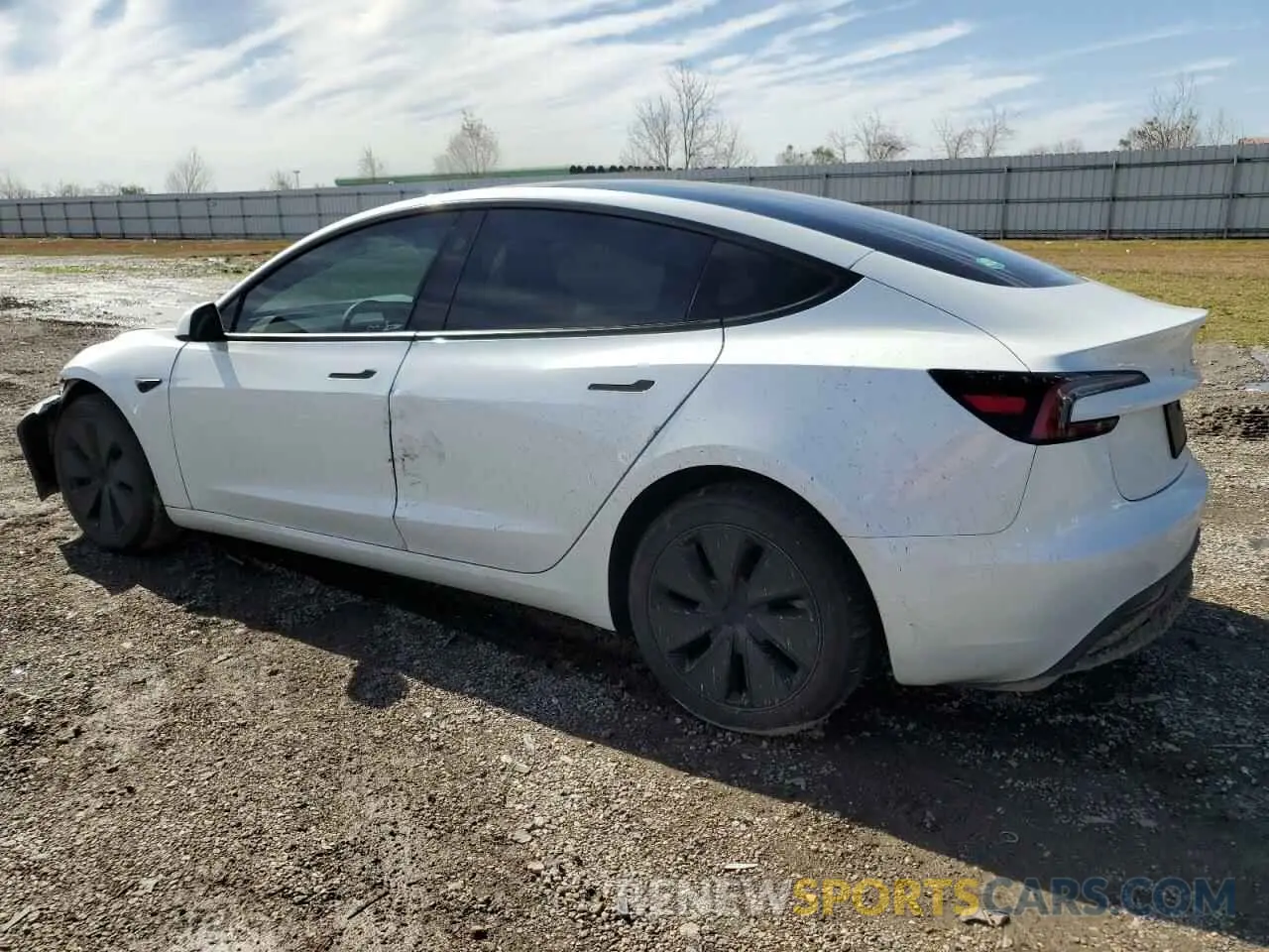 2 fotografías del automóvil dañado 5YJ3E1EA3RF769418 TESLA MODEL 3 2024