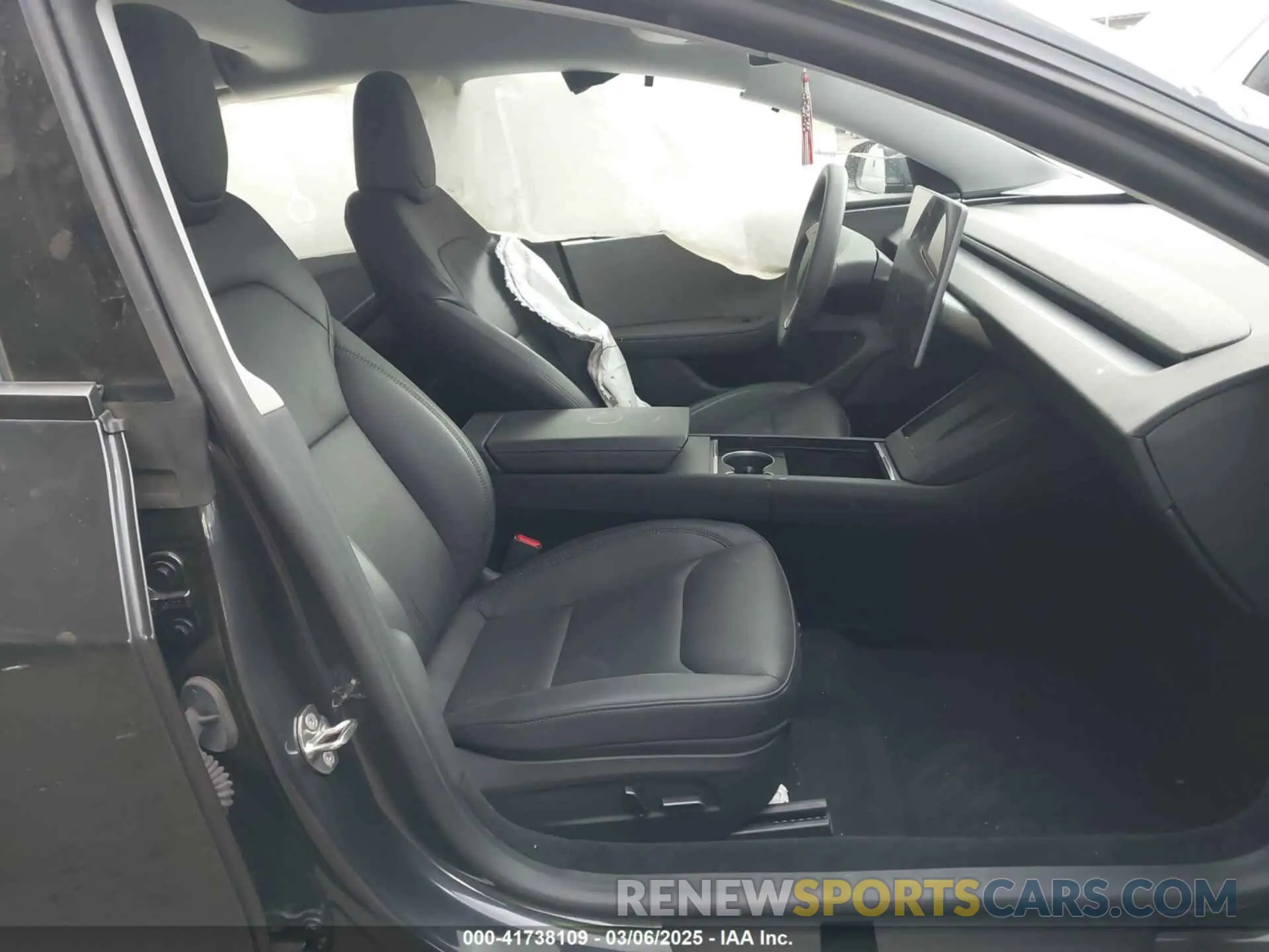 5 fotografías del automóvil dañado 5YJ3E1EA3RF771010 TESLA MODEL 3 2024