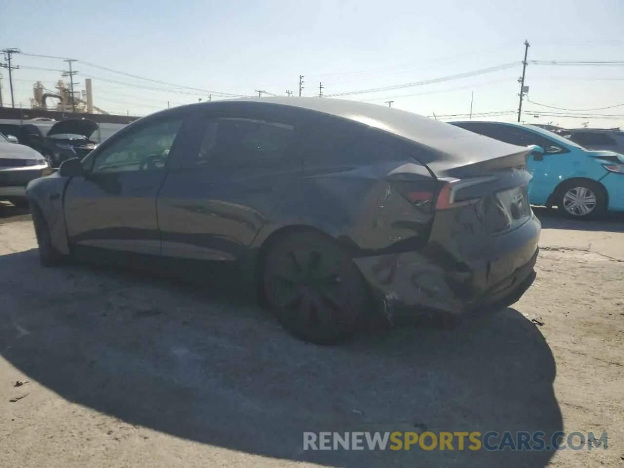 2 fotografías del automóvil dañado 5YJ3E1EA3RF827849 TESLA MODEL 3 2024