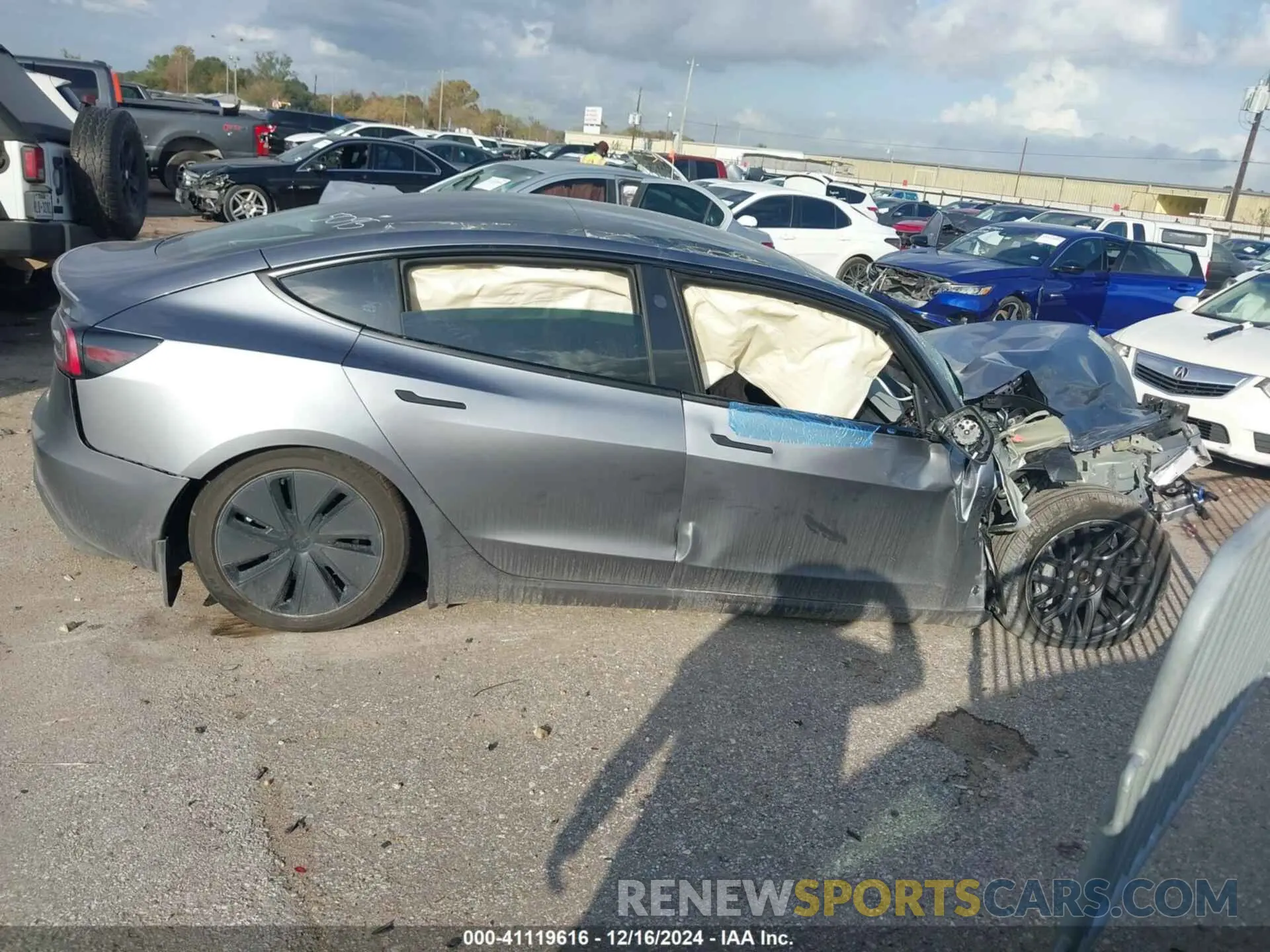 12 fotografías del automóvil dañado 5YJ3E1EA3RF865095 TESLA MODEL 3 2024