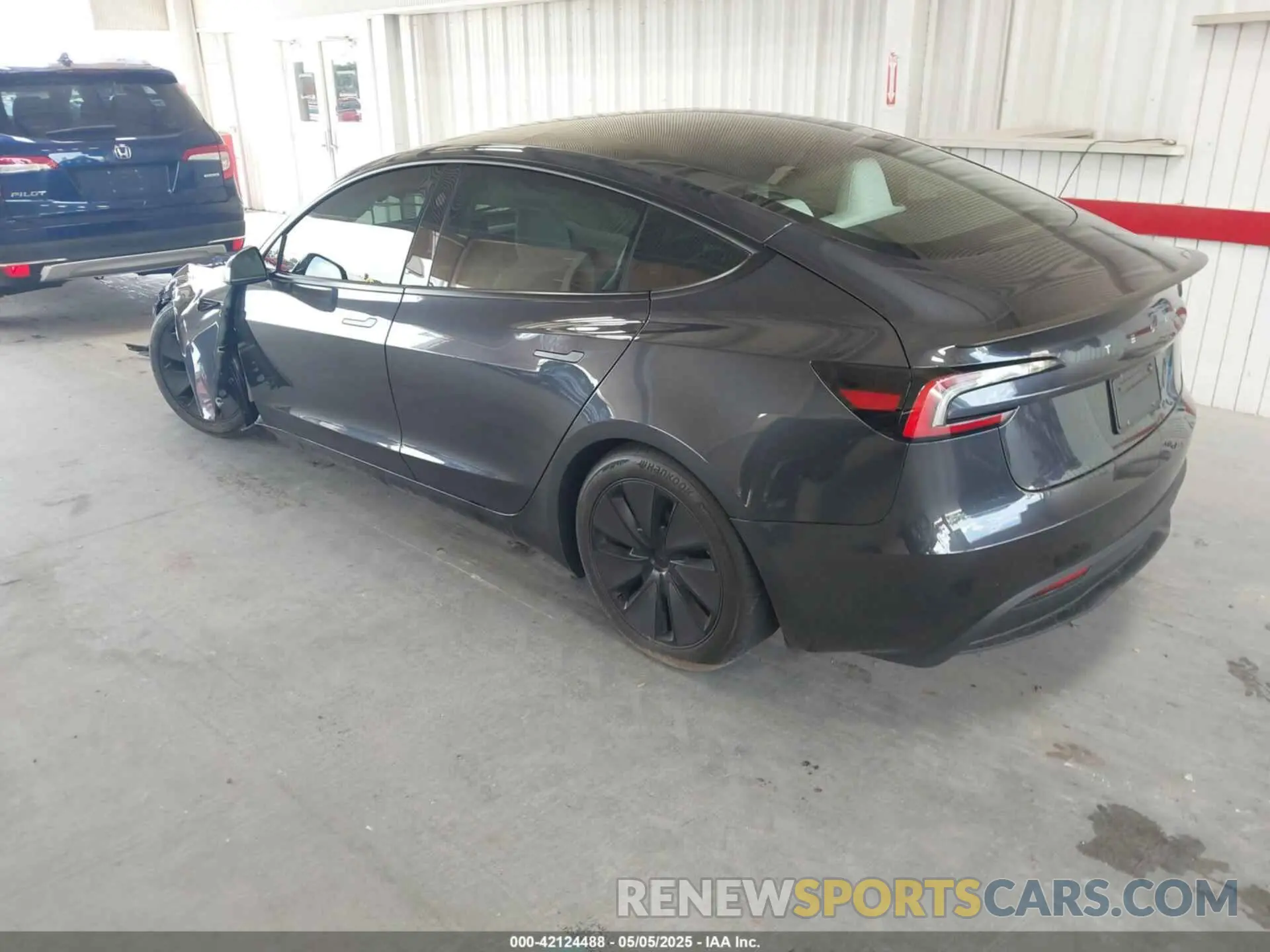 3 fotografías del automóvil dañado 5YJ3E1EA3RF870295 TESLA MODEL 3 2024