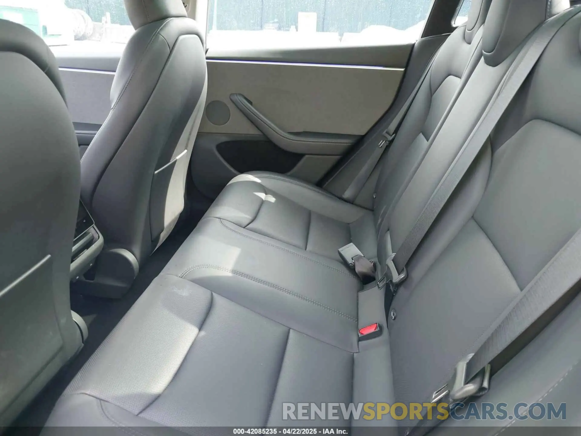 8 fotografías del automóvil dañado 5YJ3E1EA4RF742745 TESLA MODEL 3 2024