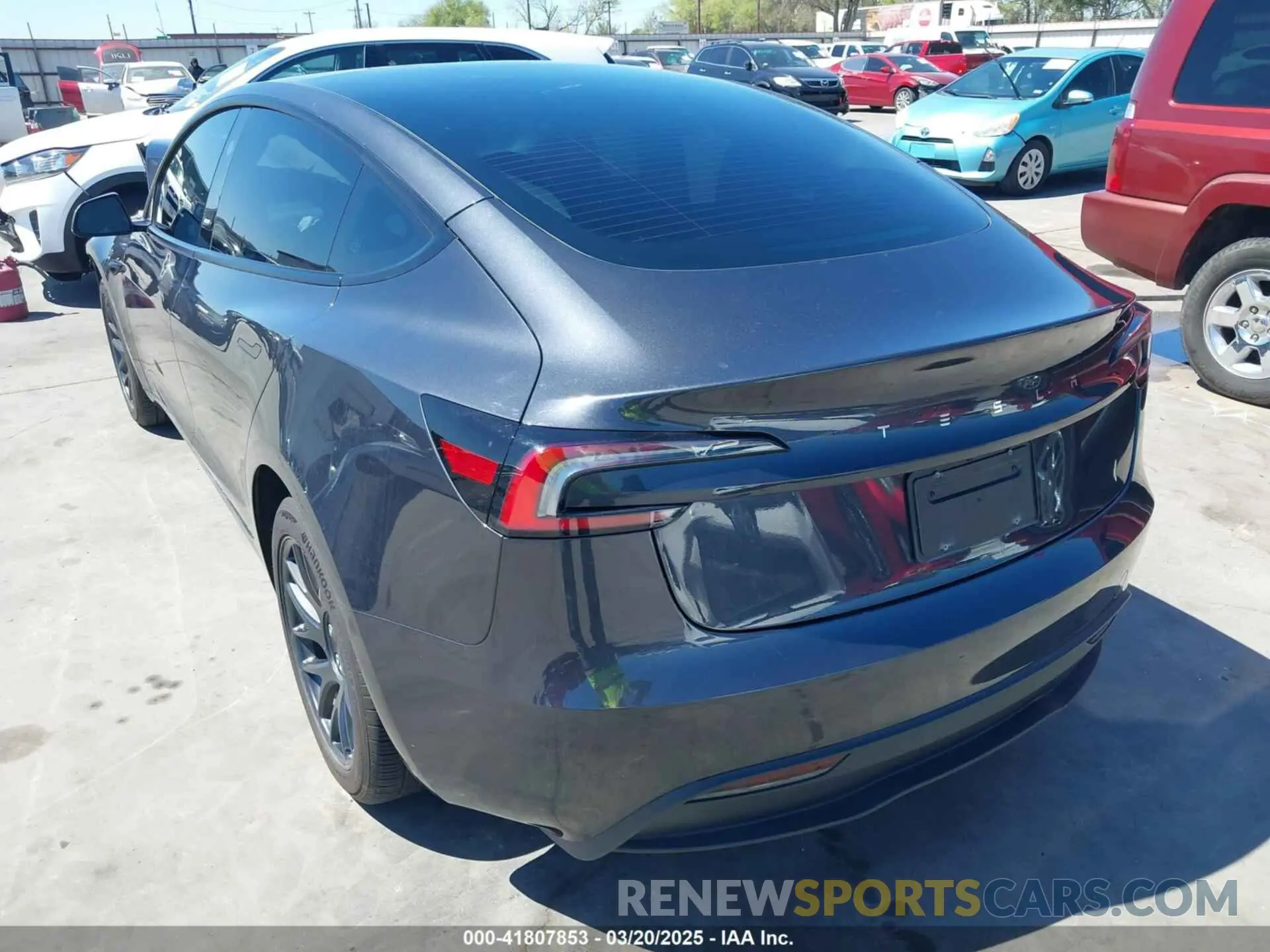3 fotografías del automóvil dañado 5YJ3E1EA5RF718857 TESLA MODEL 3 2024
