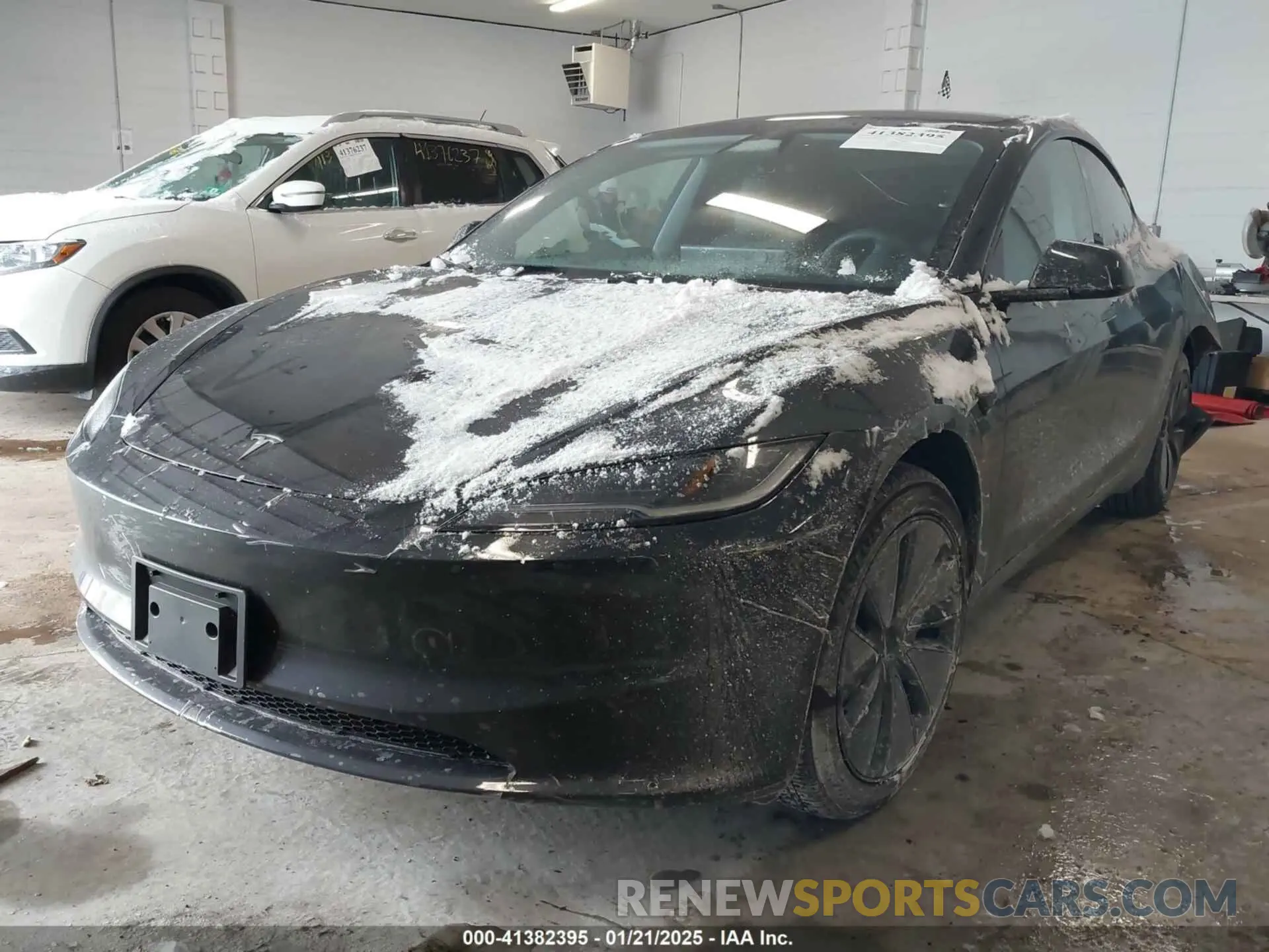 2 fotografías del automóvil dañado 5YJ3E1EA5RF826010 TESLA MODEL 3 2024