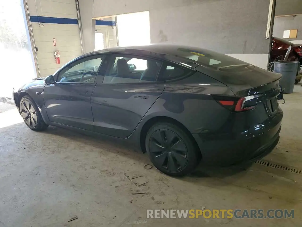 2 fotografías del automóvil dañado 5YJ3E1EA5RF843020 TESLA MODEL 3 2024