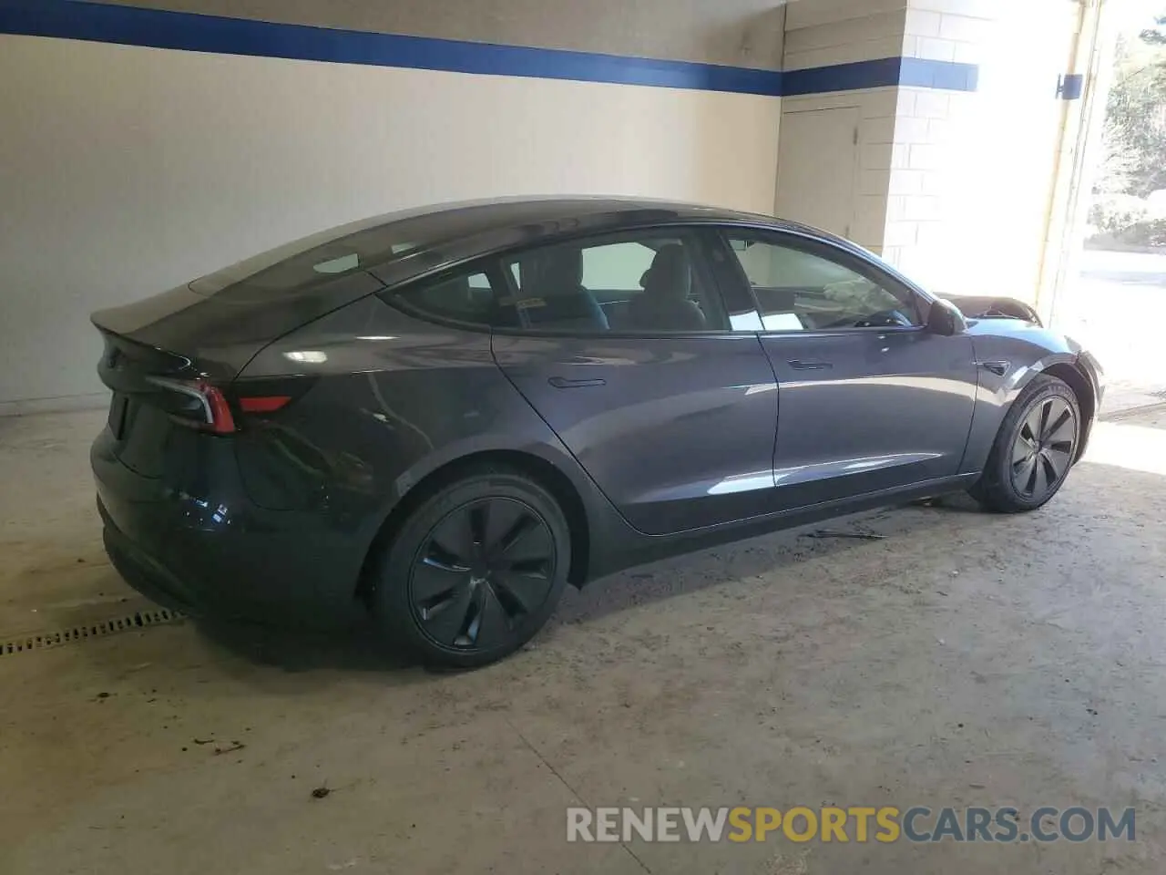 3 fotografías del automóvil dañado 5YJ3E1EA5RF843020 TESLA MODEL 3 2024