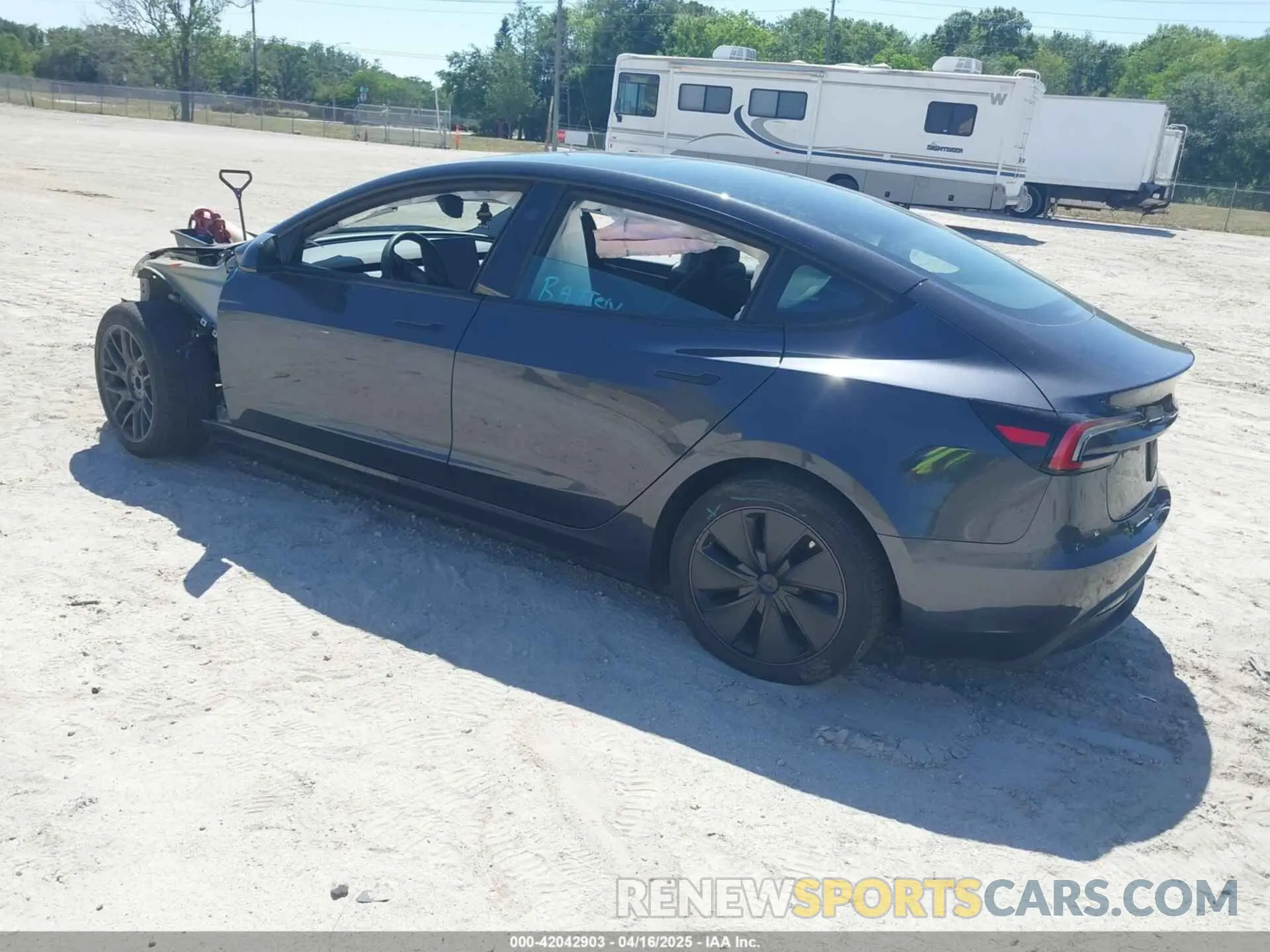 3 fotografías del automóvil dañado 5YJ3E1EA6RF747946 TESLA MODEL 3 2024