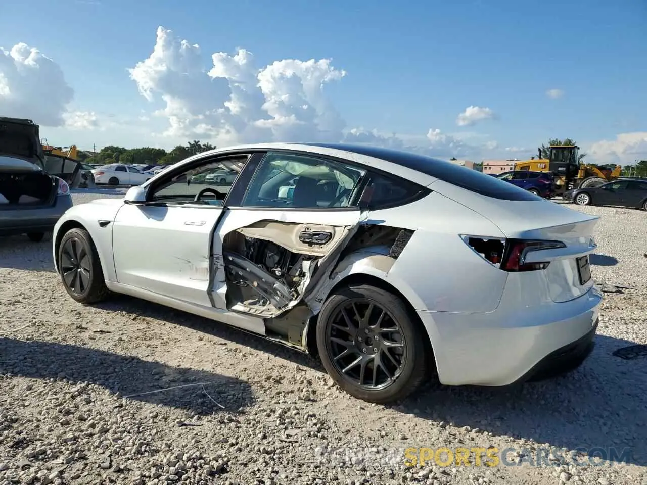 2 fotografías del automóvil dañado 5YJ3E1EA8RF732820 TESLA MODEL 3 2024