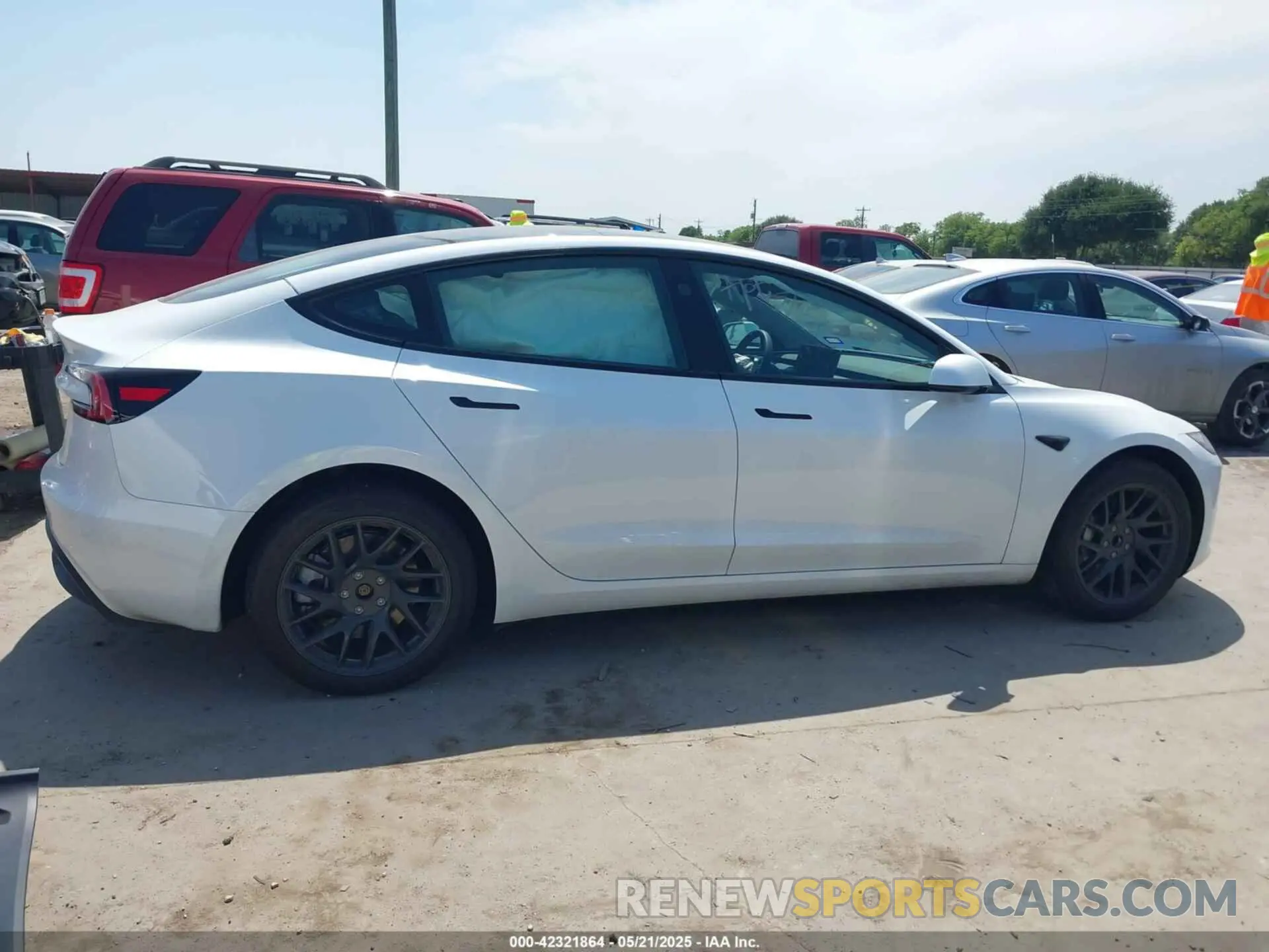 14 fotografías del automóvil dañado 5YJ3E1EAXRF785907 TESLA MODEL 3 2024