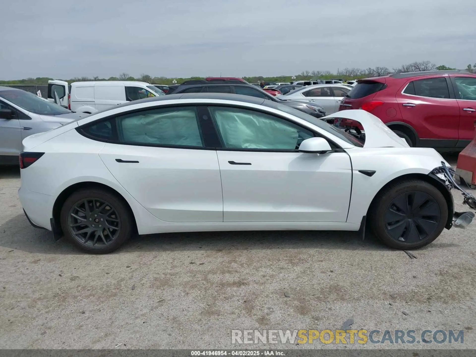 13 fotografías del automóvil dañado 5YJ3E1EAXRF853350 TESLA MODEL 3 2024