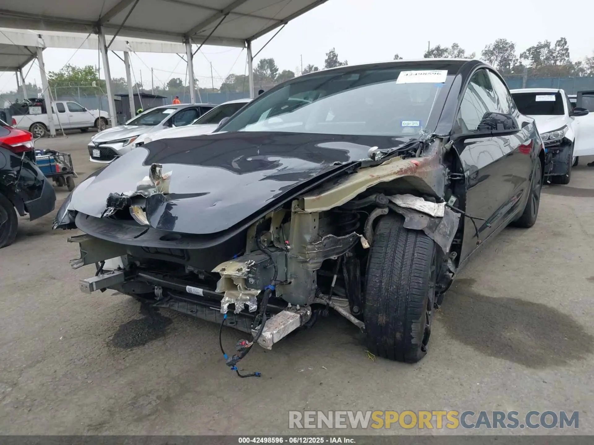2 fotografías del automóvil dañado 5YJ3E1EB0RF735588 TESLA MODEL 3 2024