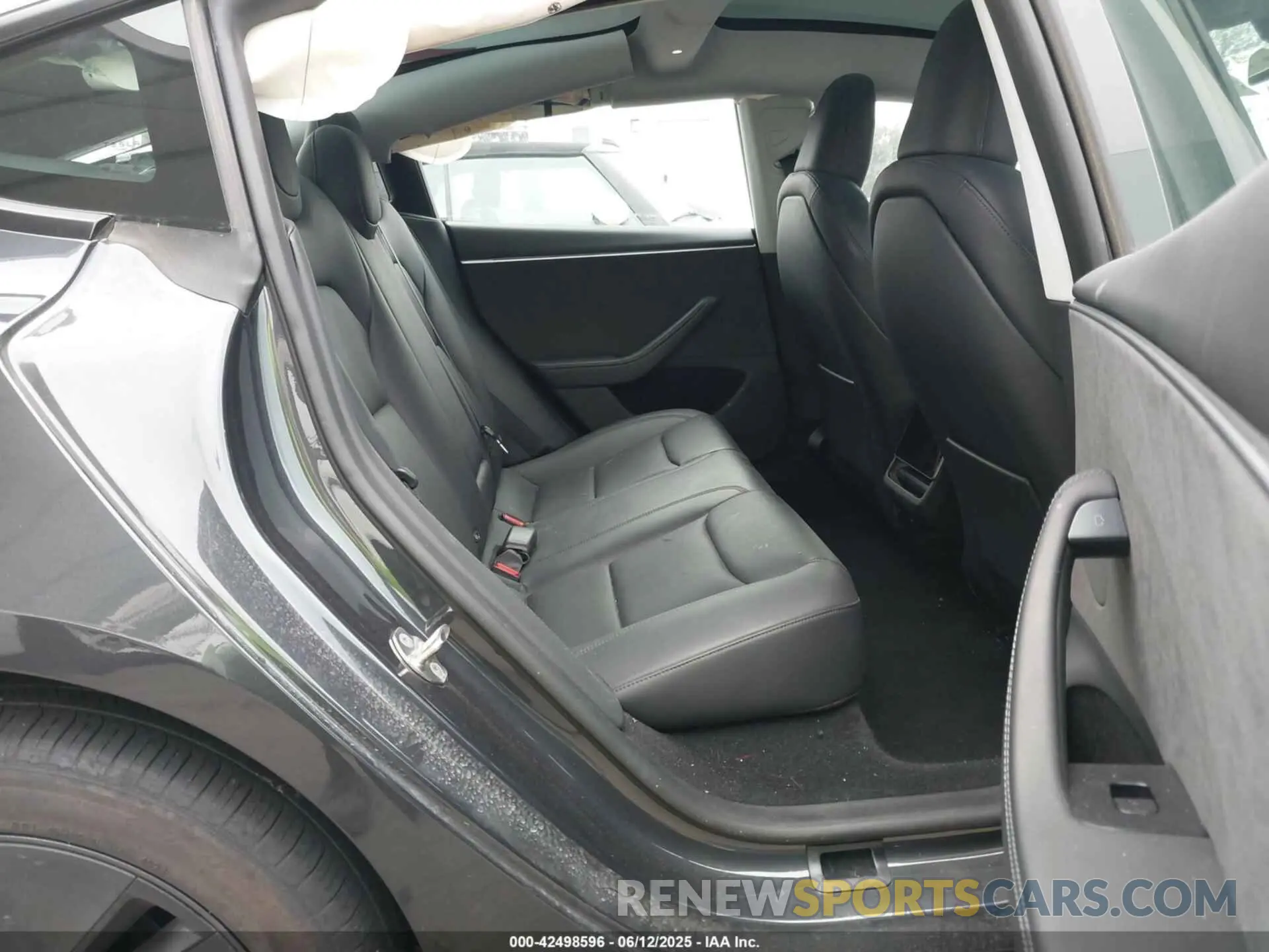 8 fotografías del automóvil dañado 5YJ3E1EB0RF735588 TESLA MODEL 3 2024