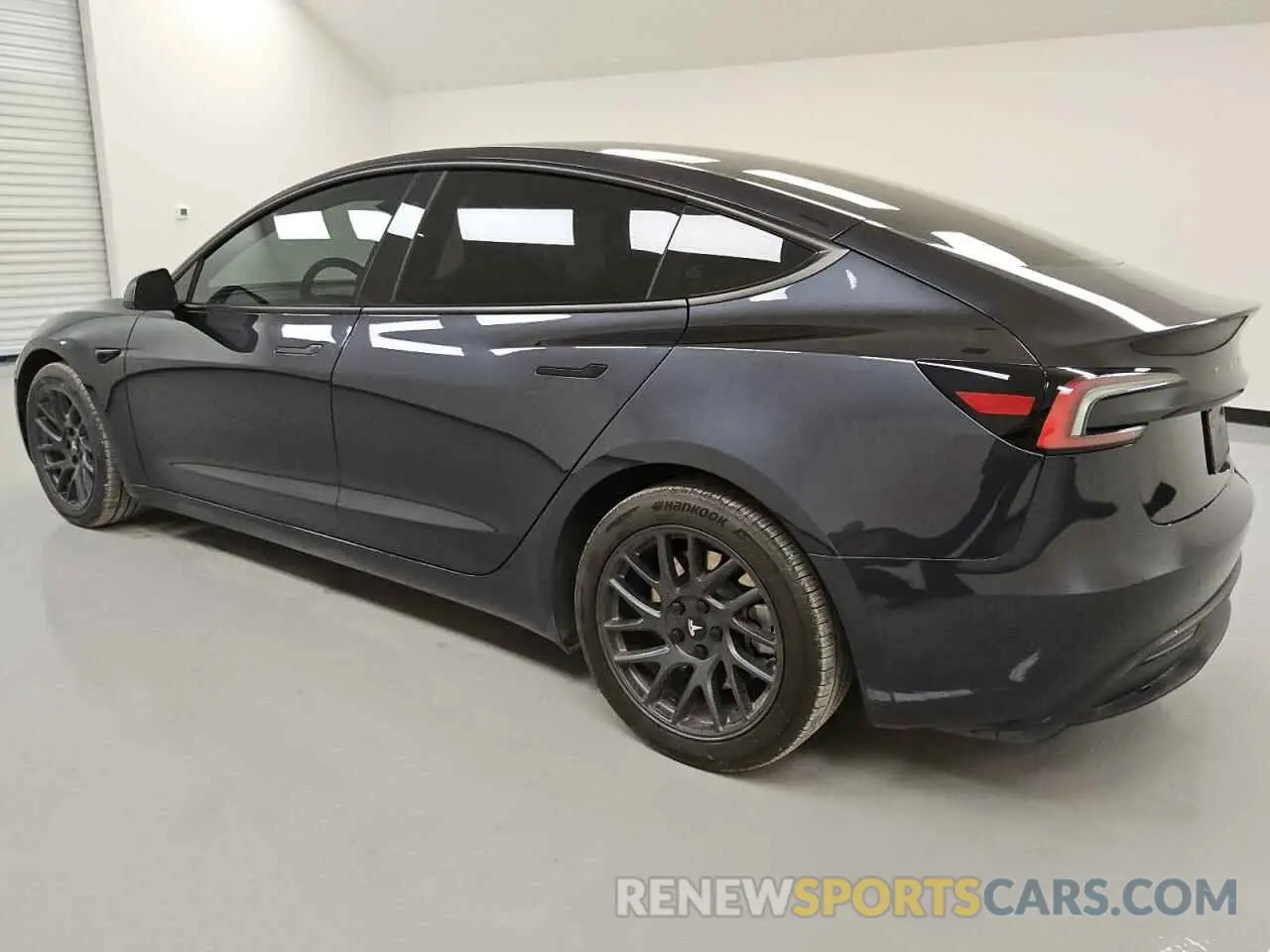 2 fotografías del automóvil dañado 5YJ3E1EB2RF744681 TESLA MODEL 3 2024