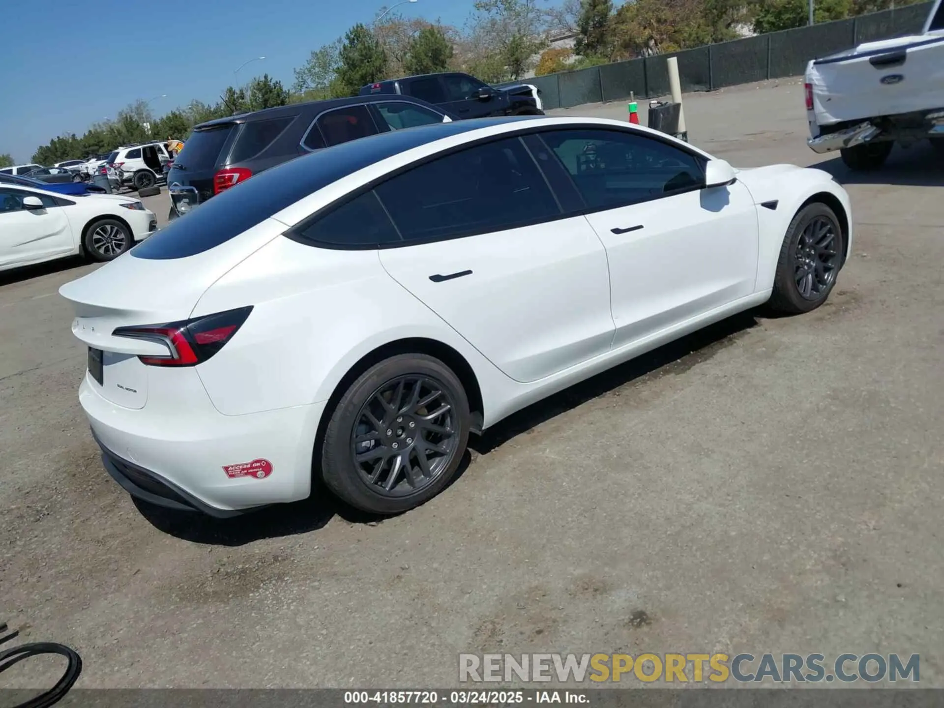 4 fotografías del automóvil dañado 5YJ3E1EB2RF773730 TESLA MODEL 3 2024