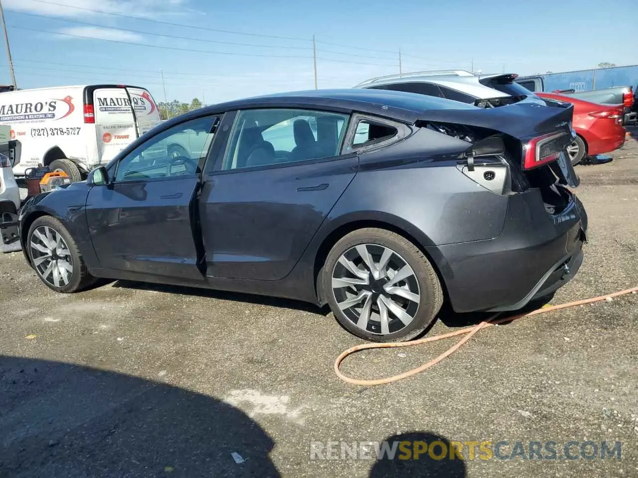2 fotografías del automóvil dañado 5YJ3E1EB2RF817080 TESLA MODEL 3 2024
