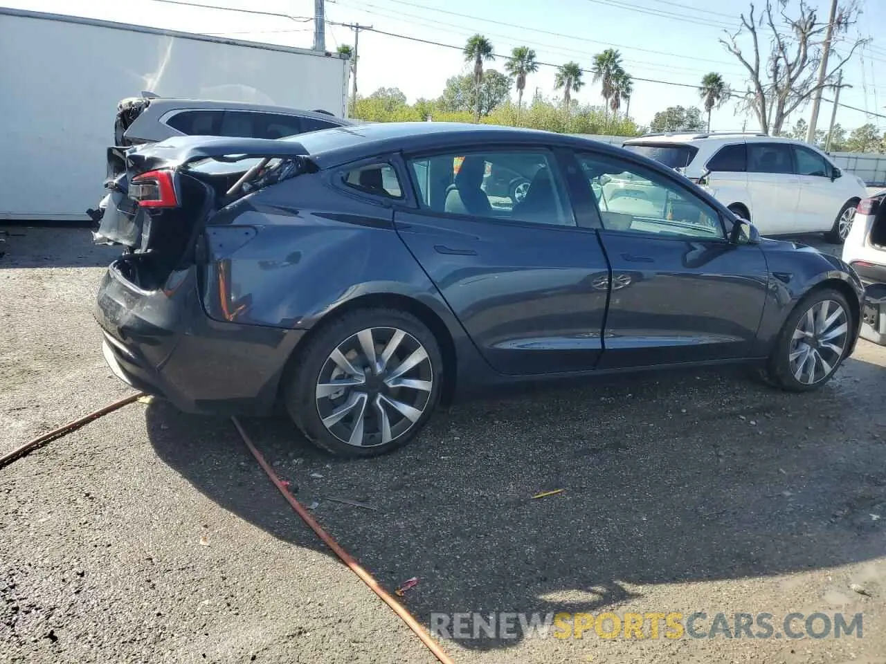 3 fotografías del automóvil dañado 5YJ3E1EB2RF817080 TESLA MODEL 3 2024